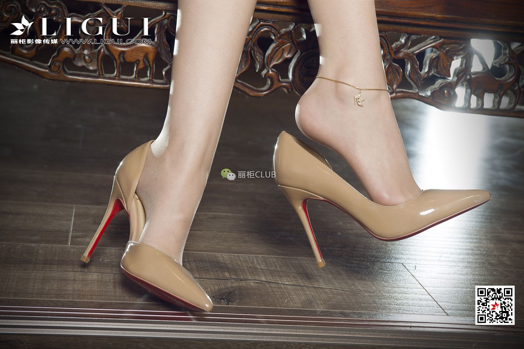 腿模Vicky《古典丝足》 [丽柜Ligui] 写真集第7张