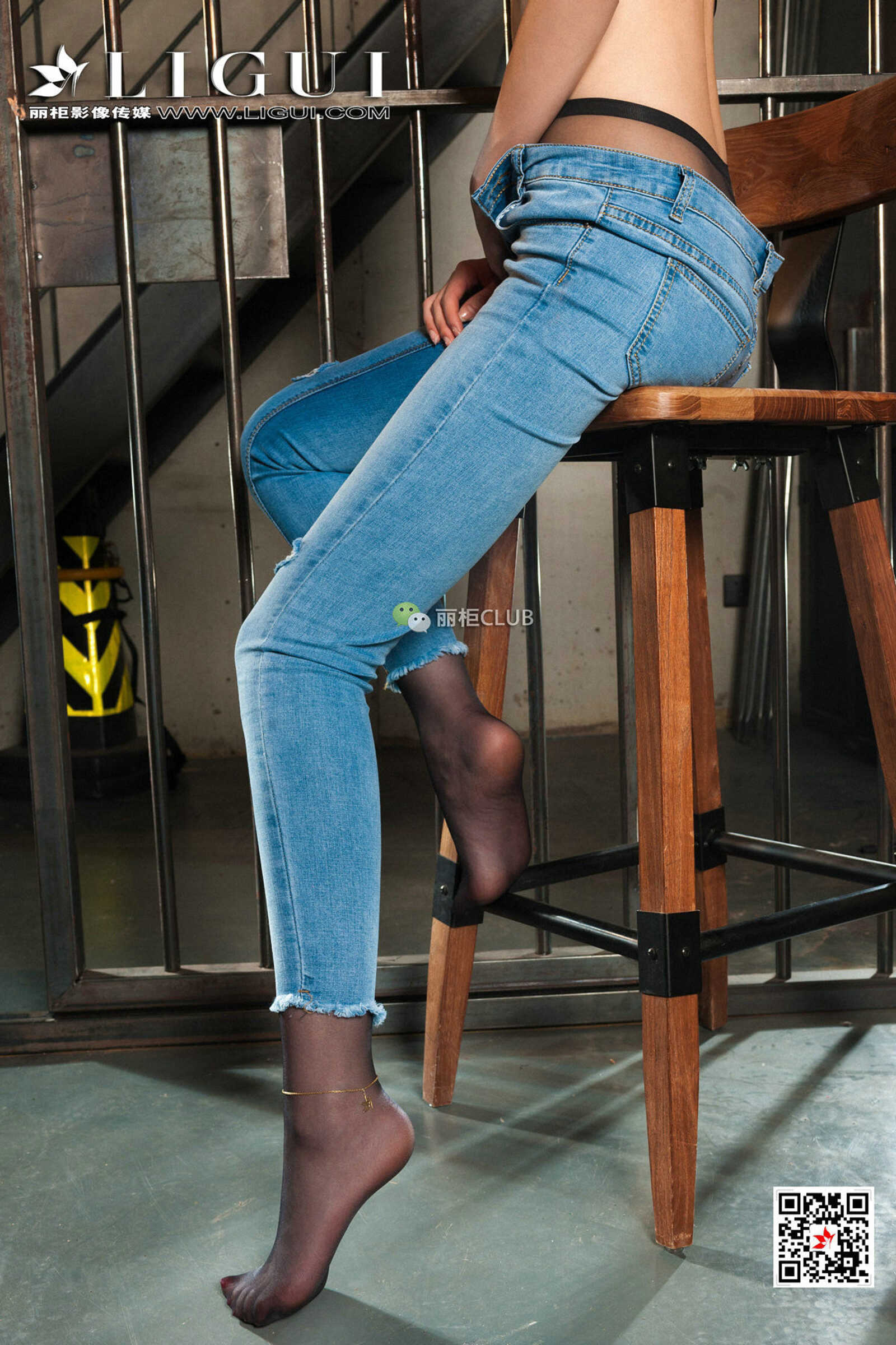 腿模雪糕《牛仔长裤配黑丝》 [丽柜Ligui] 写真集第1张