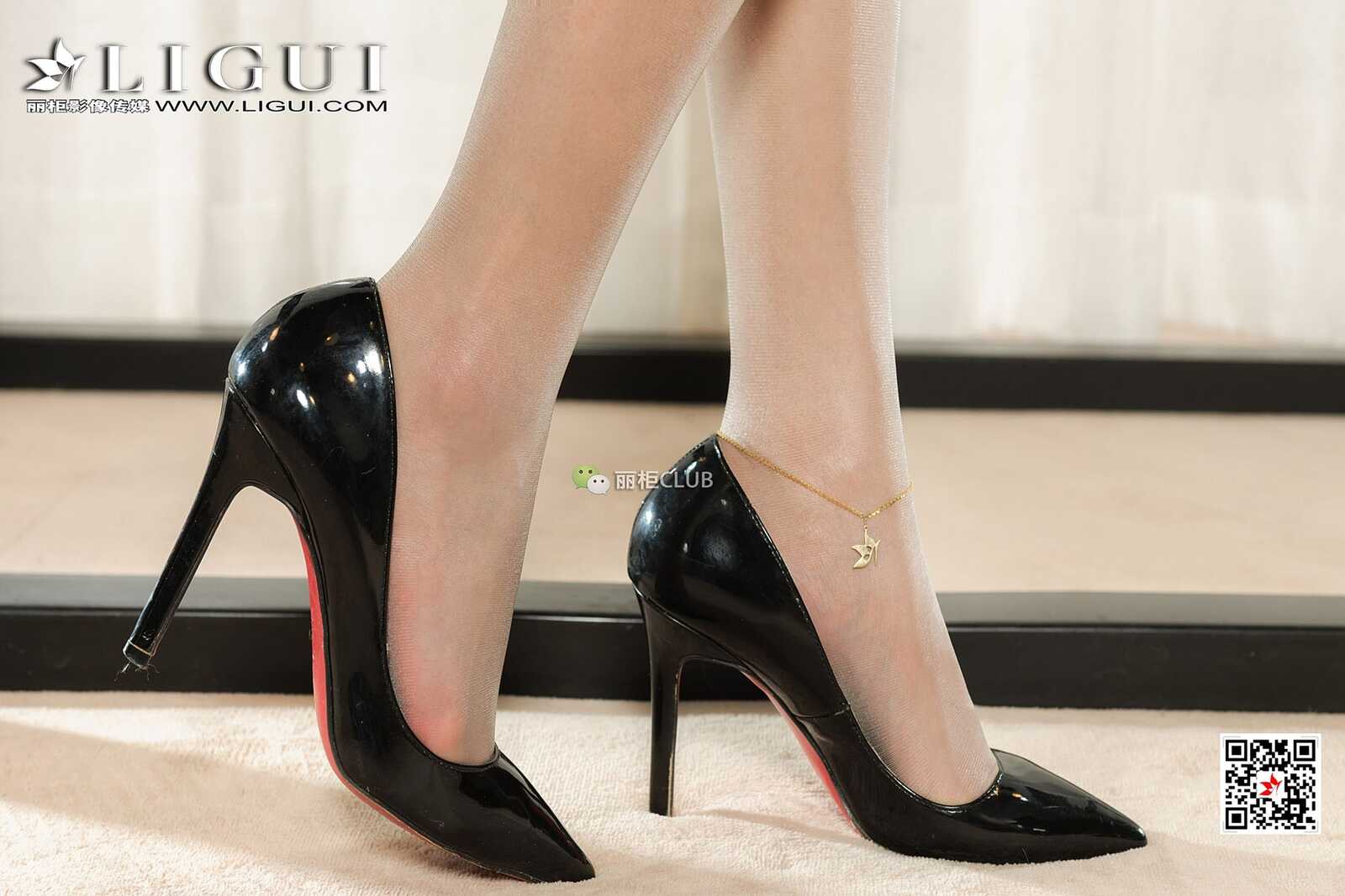 腿模点点《眼镜OL肉丝袜》 [丽柜Ligui] 写真集第16张