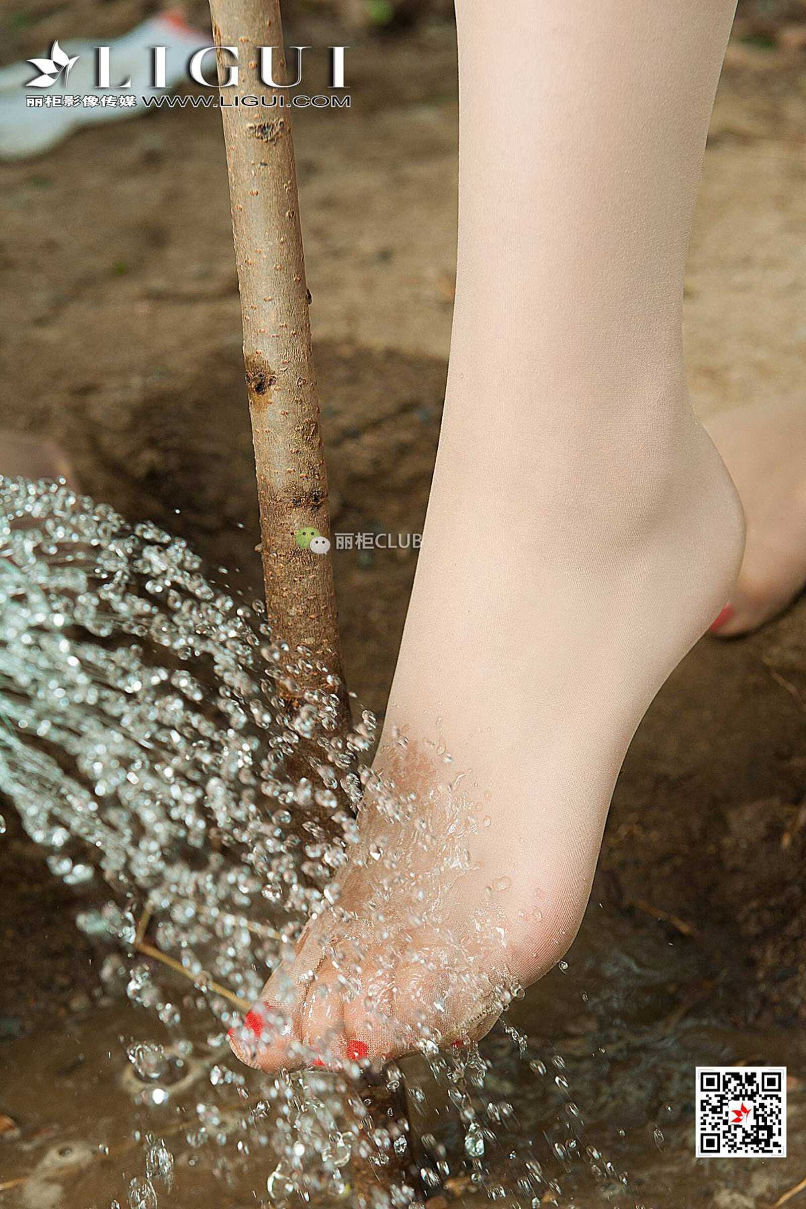 腿模雪糕&amp;amp;筱筱《户外丝足》 [丽柜LIGUI] 美腿丝第15张