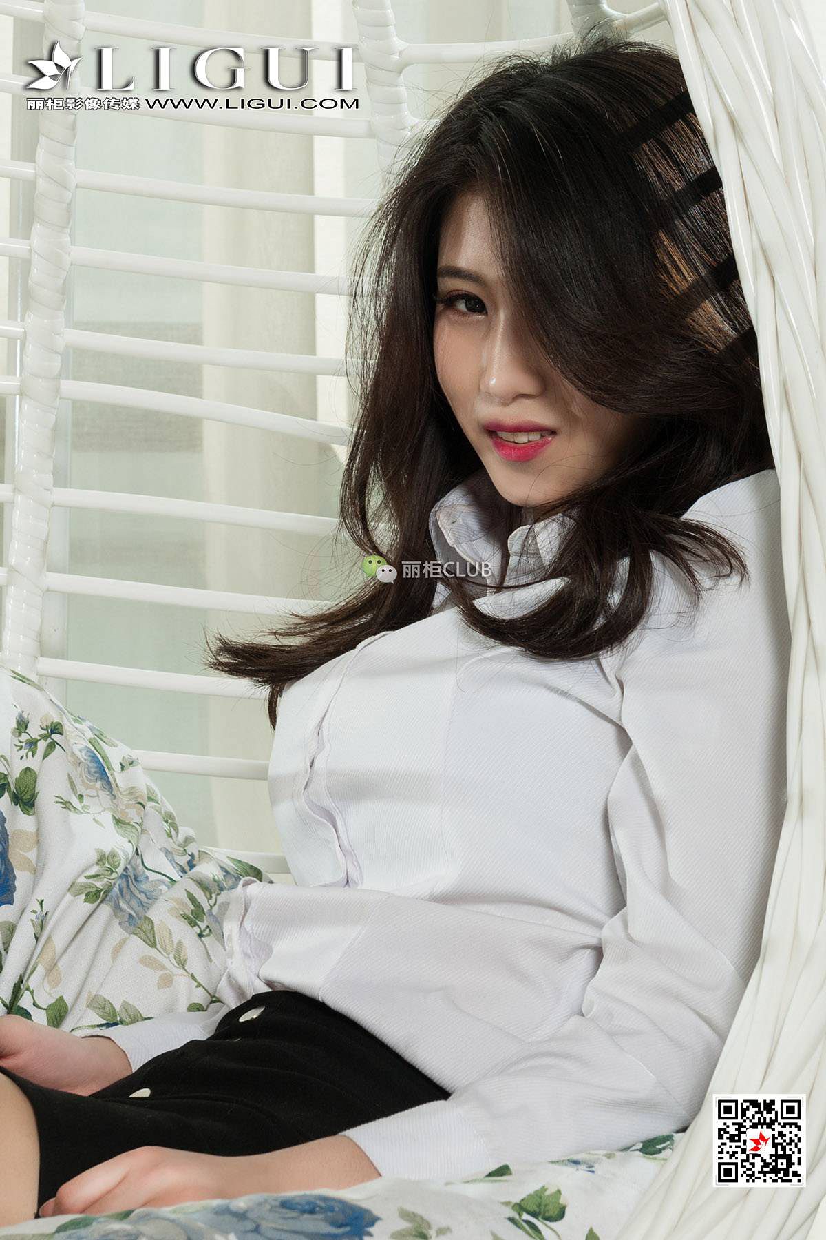 腿模洛奇《肉丝OL的丝足》 [丽柜LIGUI] 美腿丝袜第4张