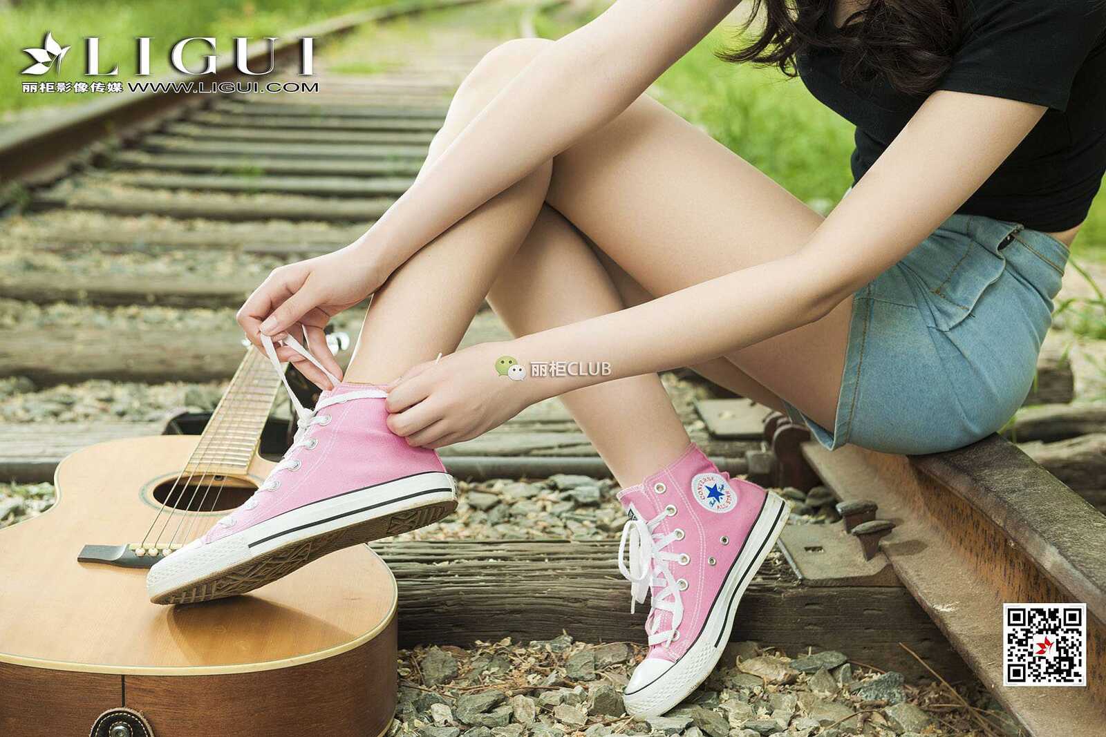 腿模小戈《文艺丝足少女》 [丽柜LIGUI] 美腿丝足第9张