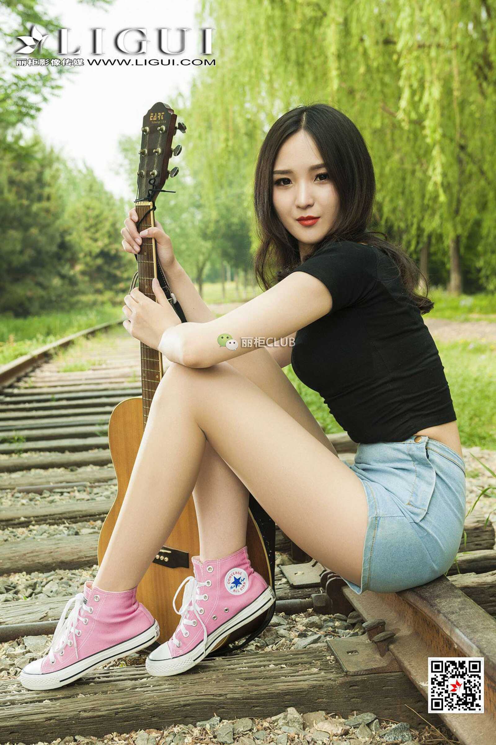 腿模小戈《文艺丝足少女》 [丽柜LIGUI] 美腿丝足第2张