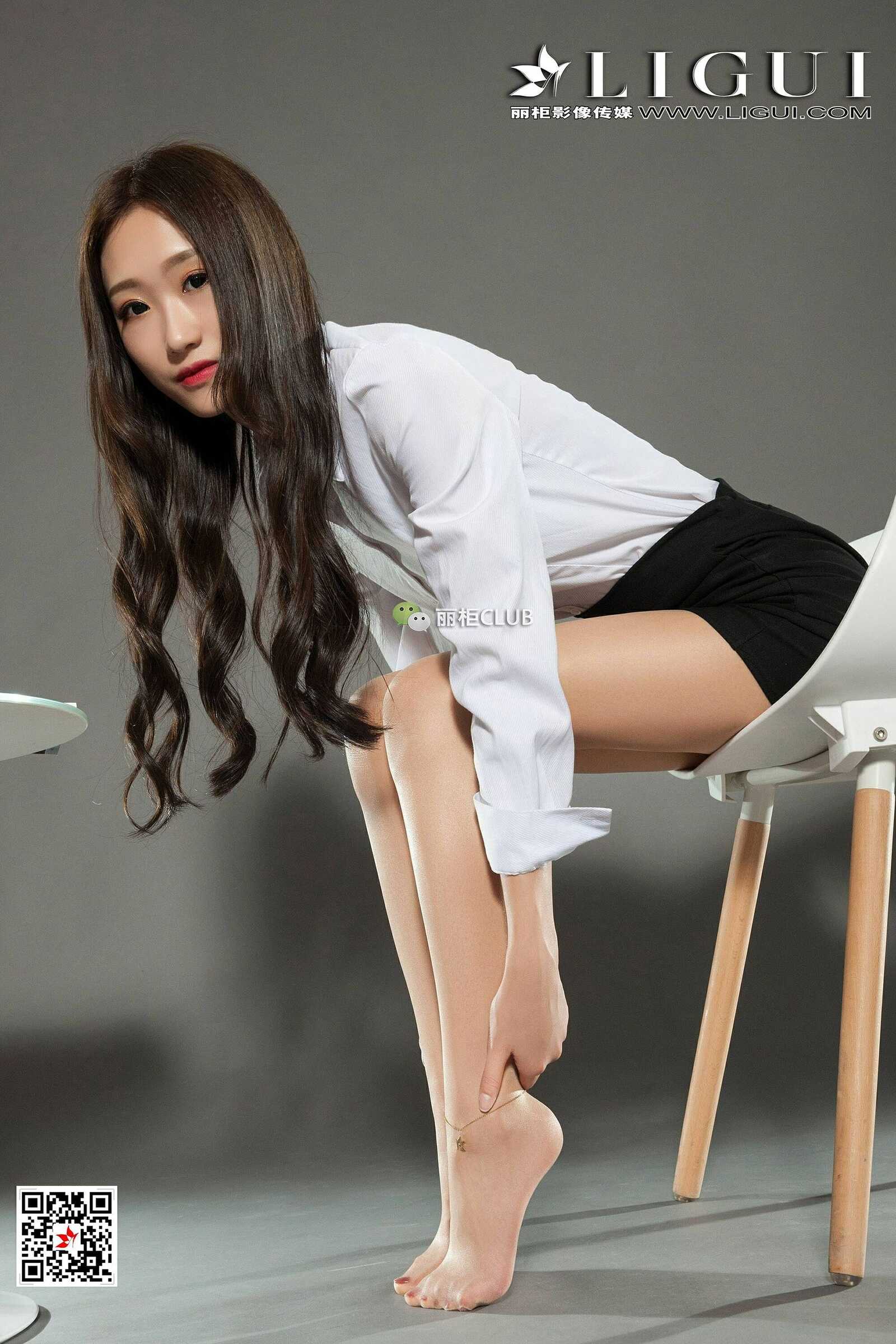 王炜炜《肉丝高跟OL》 [丽柜Ligui] 网络丽人 美腿第10张