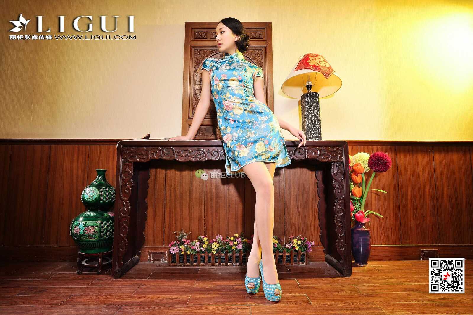 足模Amily《蓝旗袍玉足》 [丽柜Ligui] 美腿丝足写真第17张
