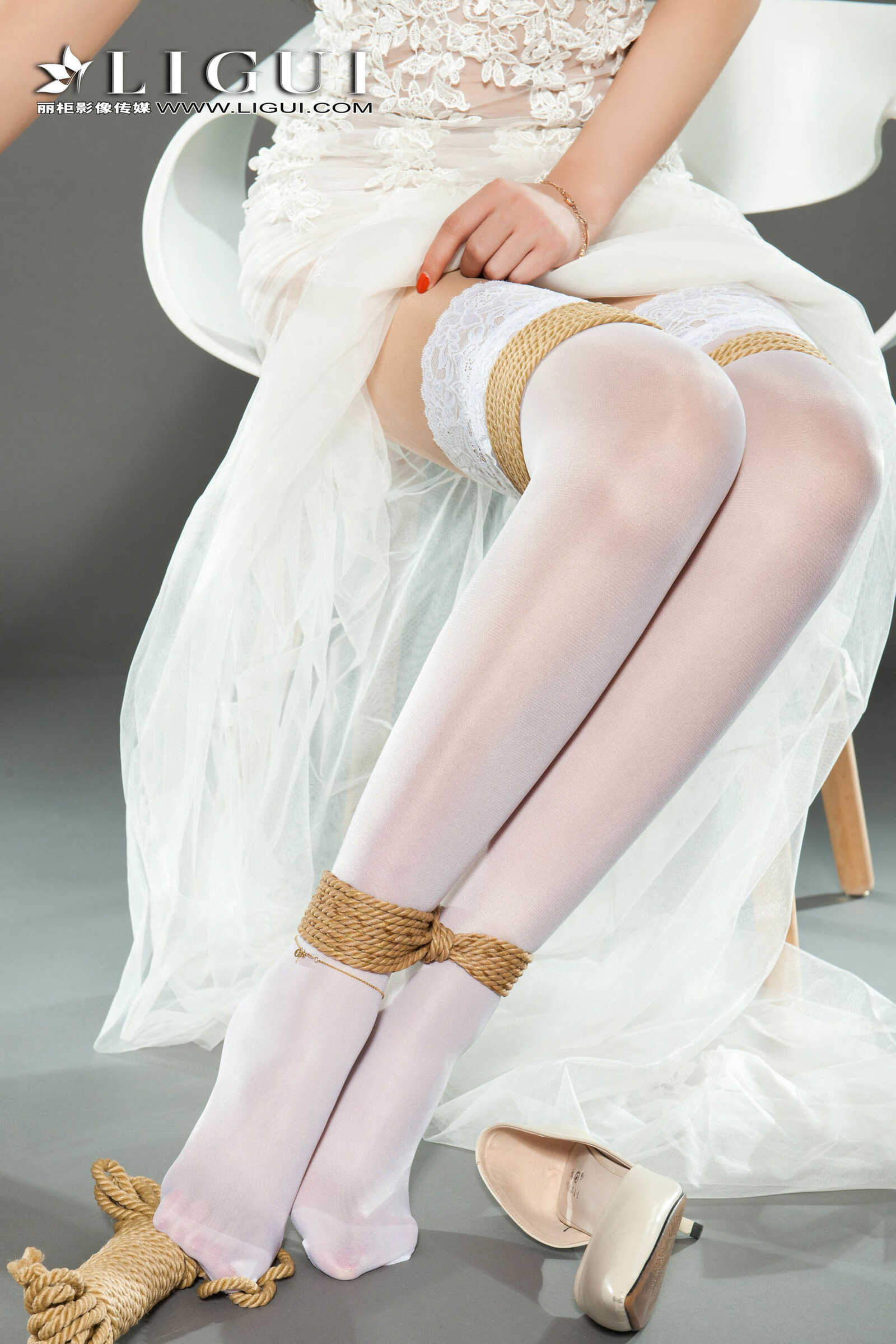 筱筱《蕾丝长裙美束》 [丽柜Ligui] 美腿丝足写真第11张