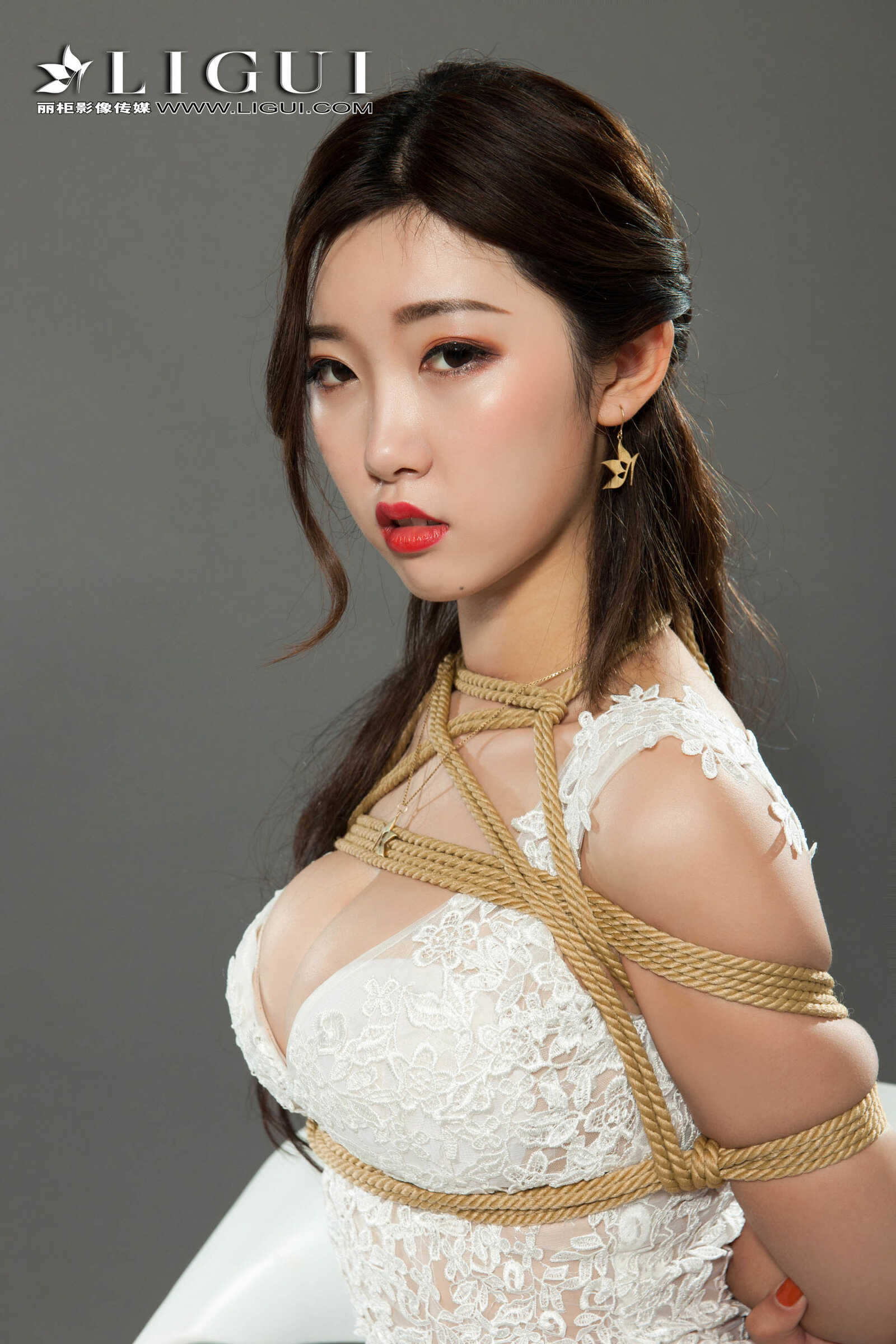 筱筱《蕾丝长裙美束》 [丽柜Ligui] 美腿丝足写真第10张