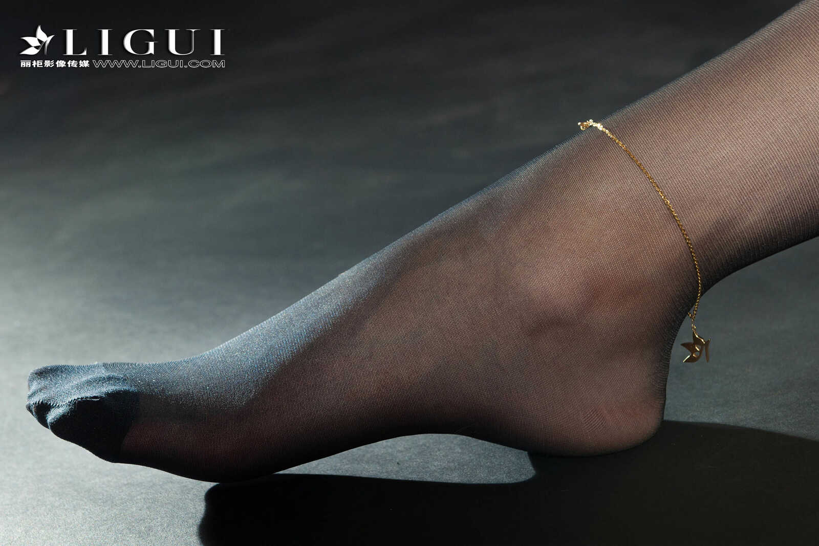 足模小戈《黑丝镣铐女警》 [丽柜Ligui] 写真集第4张