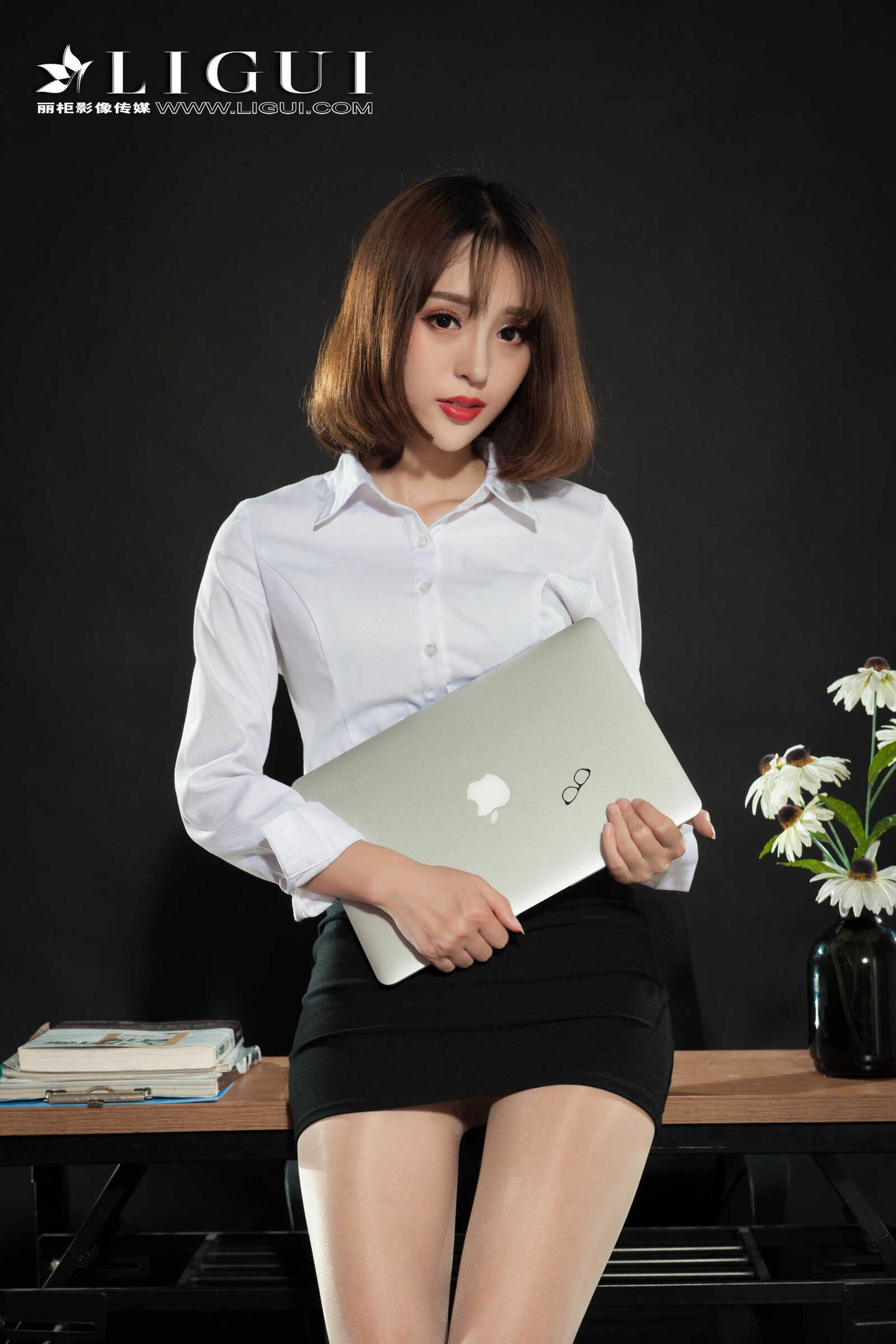 腿模孙千琪《丝足OL》 [丽柜Ligui] 写真集第15张