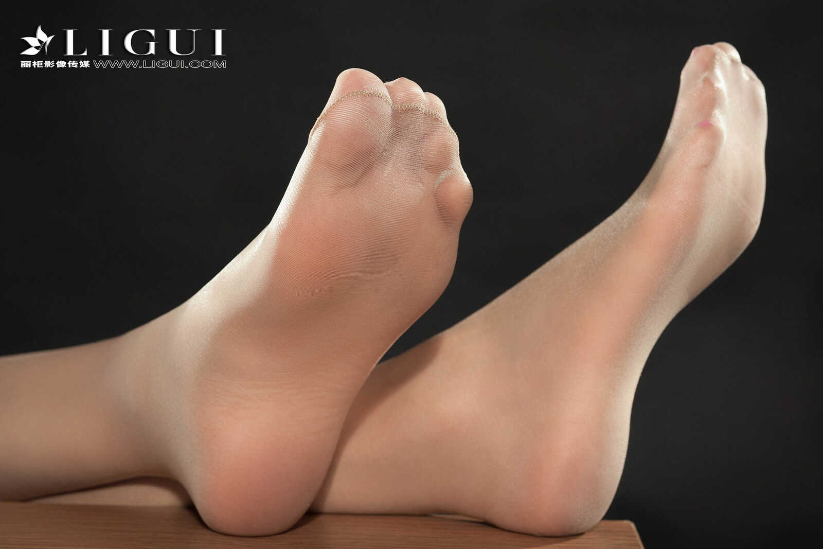 腿模孙千琪《丝足OL》 [丽柜Ligui] 写真集第3张