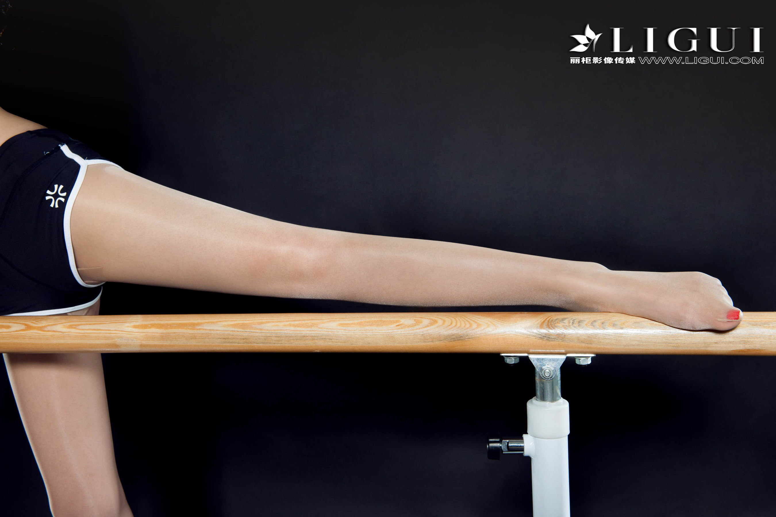 腿模雪糕《运动妹子丝足》 [丽柜Ligui] 写真集第13张