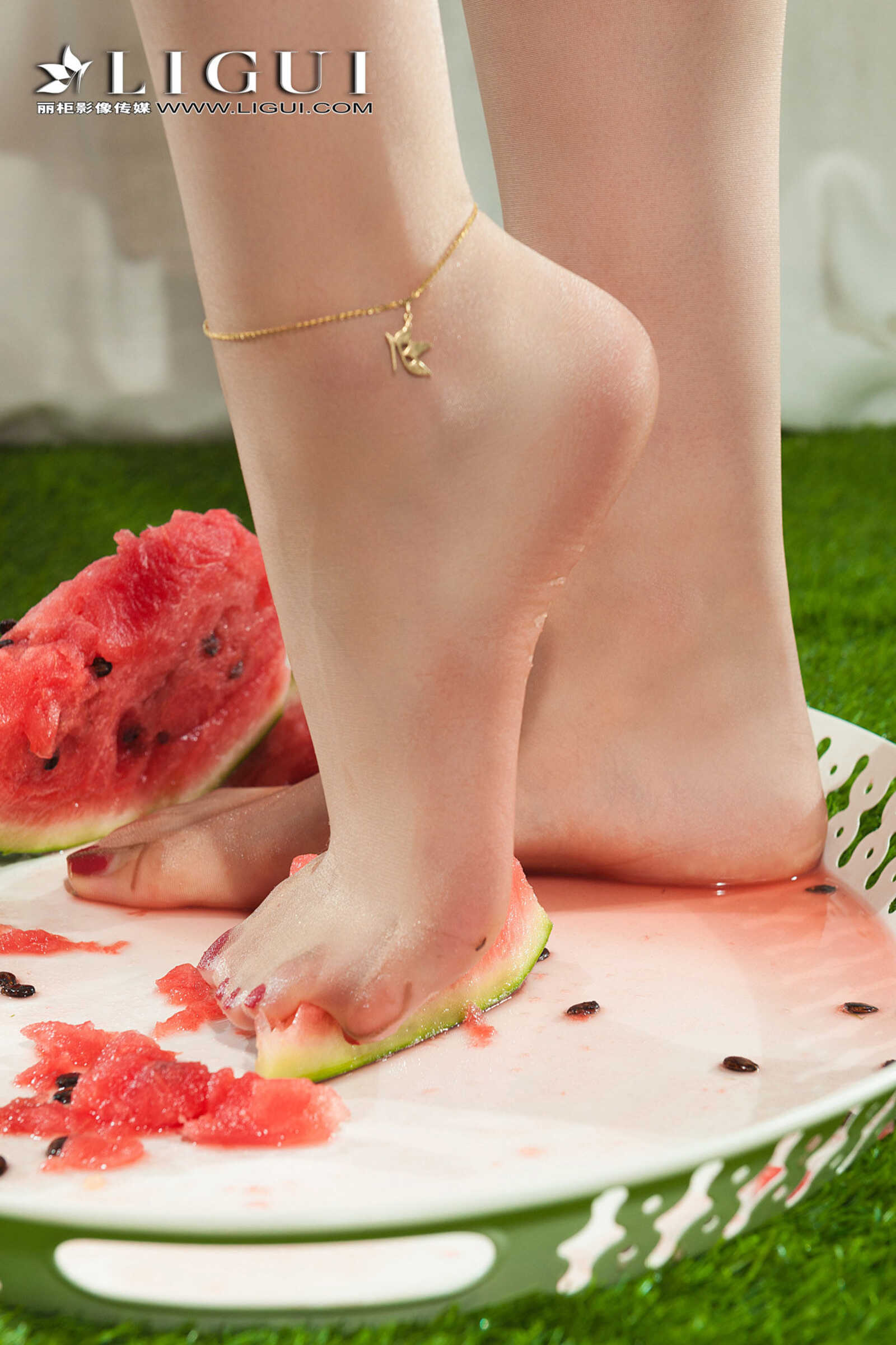 腿模小戈《白丝西瓜少女》 [丽柜Ligui] 网络丽人第1张