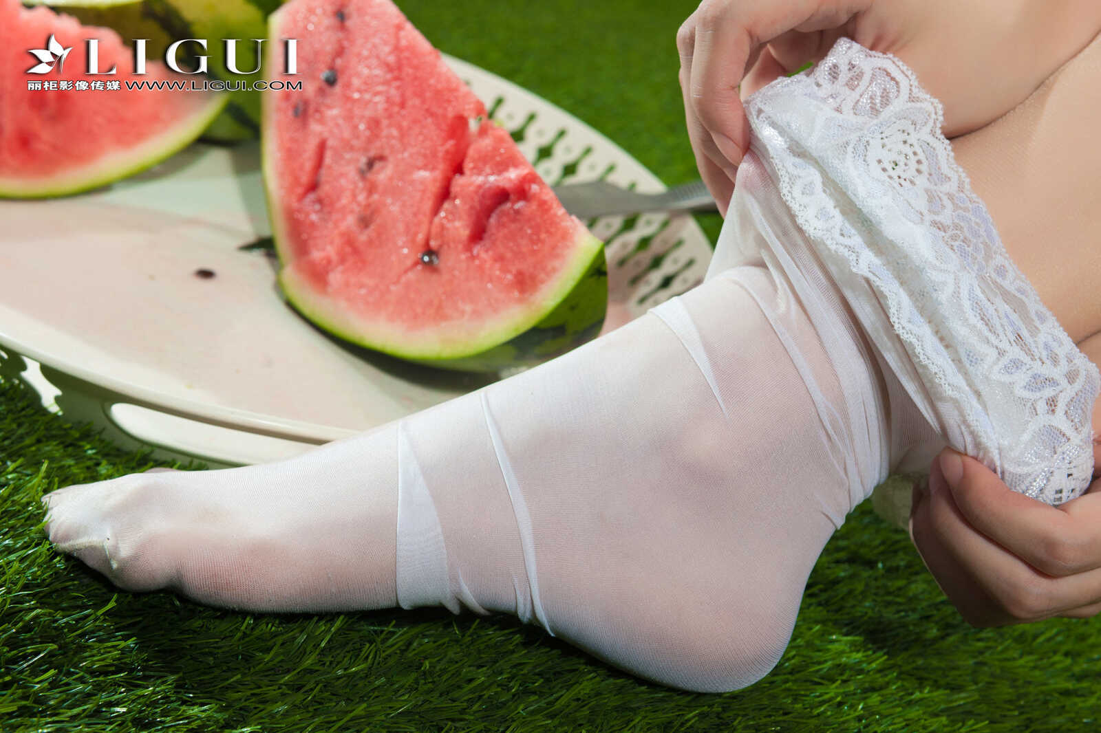 腿模小戈《白丝西瓜少女》 [丽柜Ligui] 网络丽人第10张