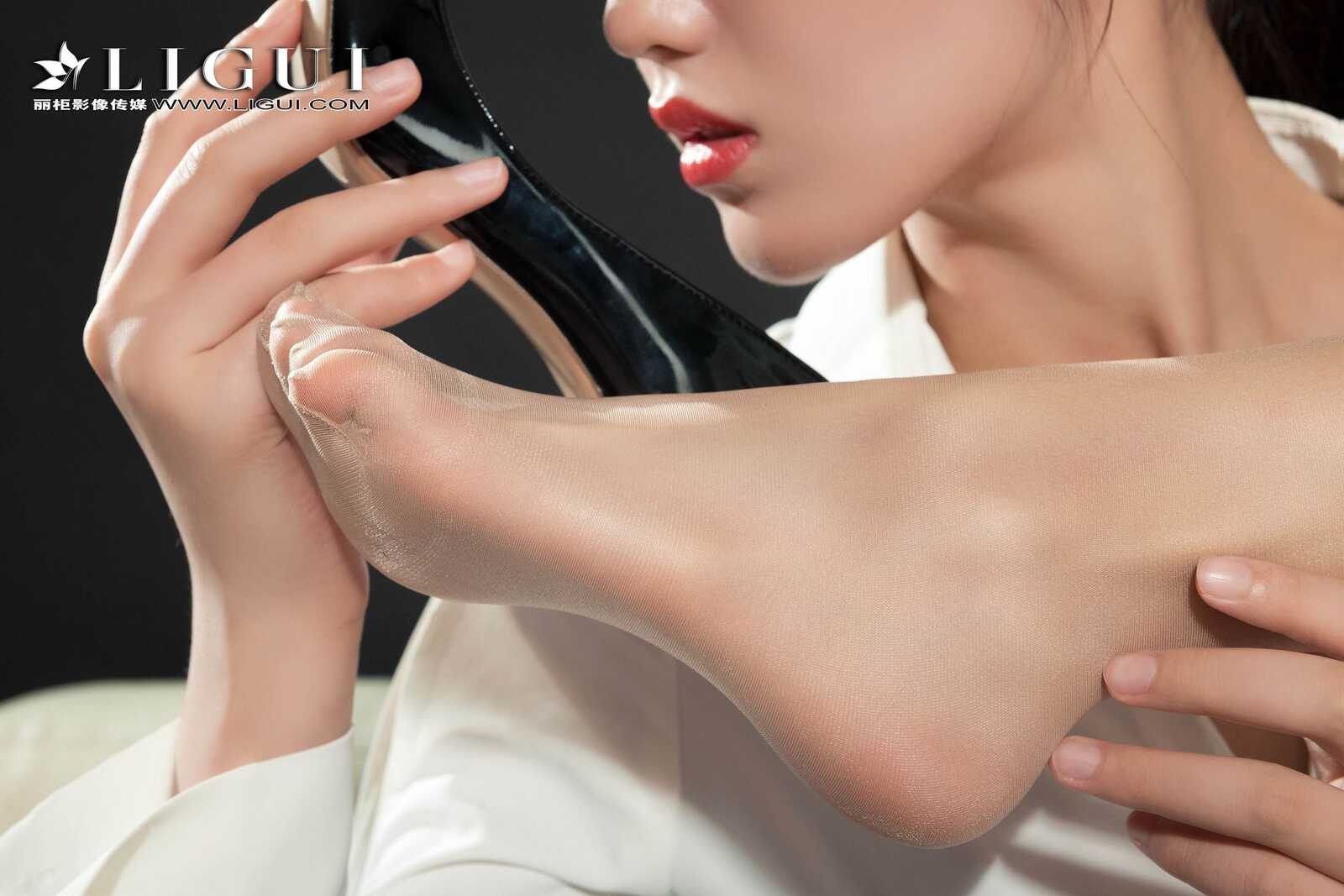 腿模敏儿&amp;amp;筱筱《丝足爱恋》 [丽柜Ligui] 网络丽第11张