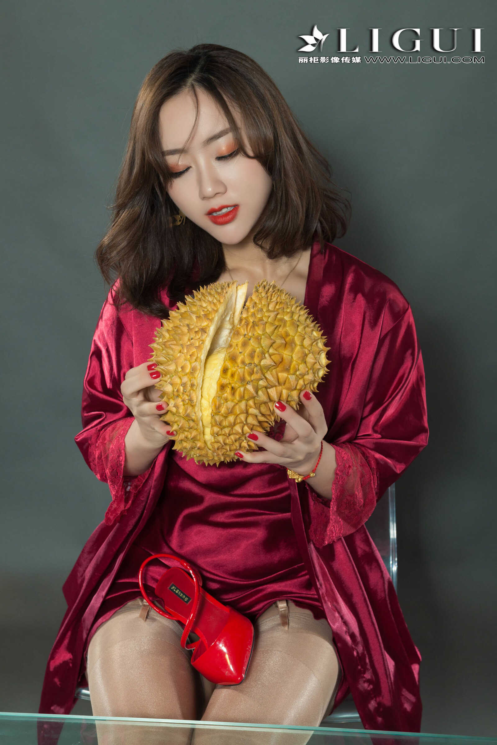 足模然然《榴莲丝袜少妇》 [丽柜Liguil] 写真集第6张