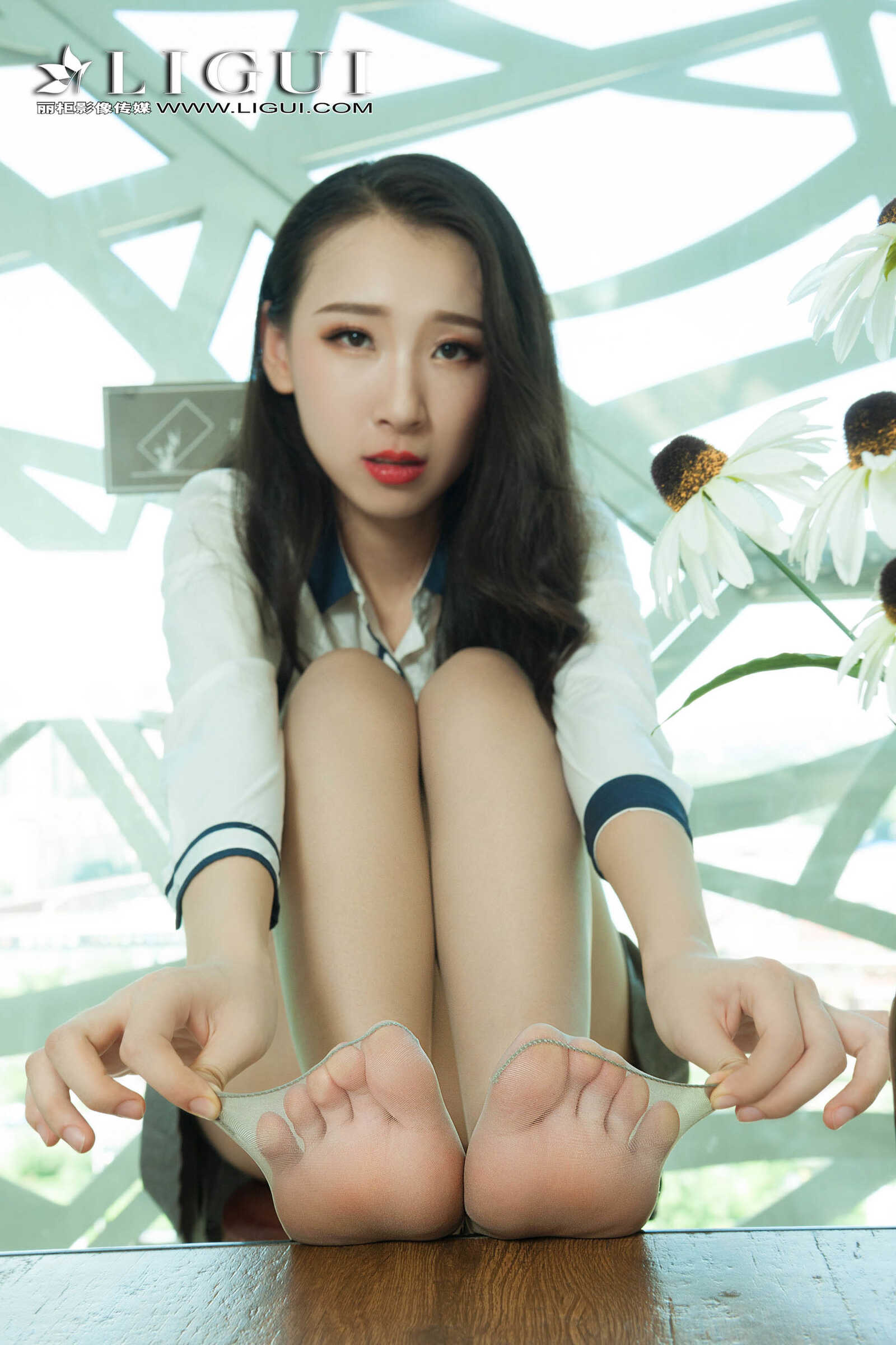 祁紫怡《长腿小秘丝足》 [丽柜Liguil] 写真集第3张