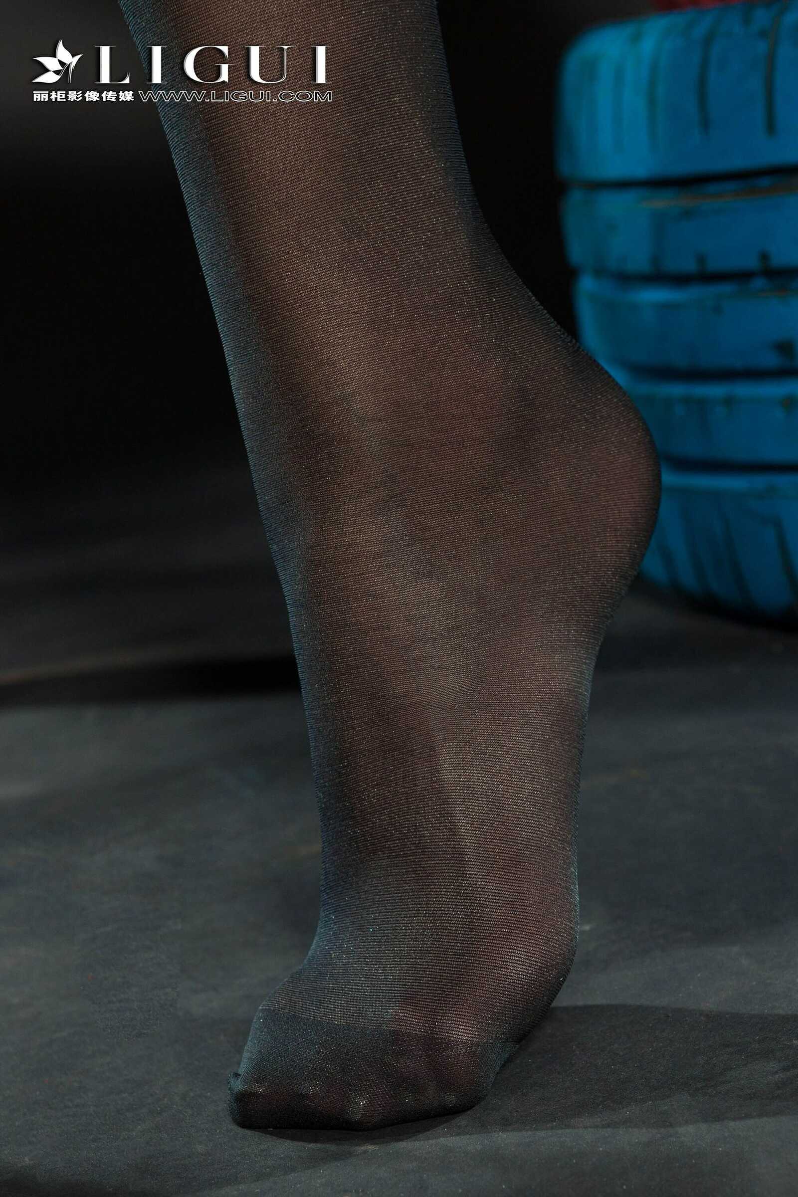 腿模筱筱《黑丝女王调教》 [丽柜Liguil] 网络丽人第11张