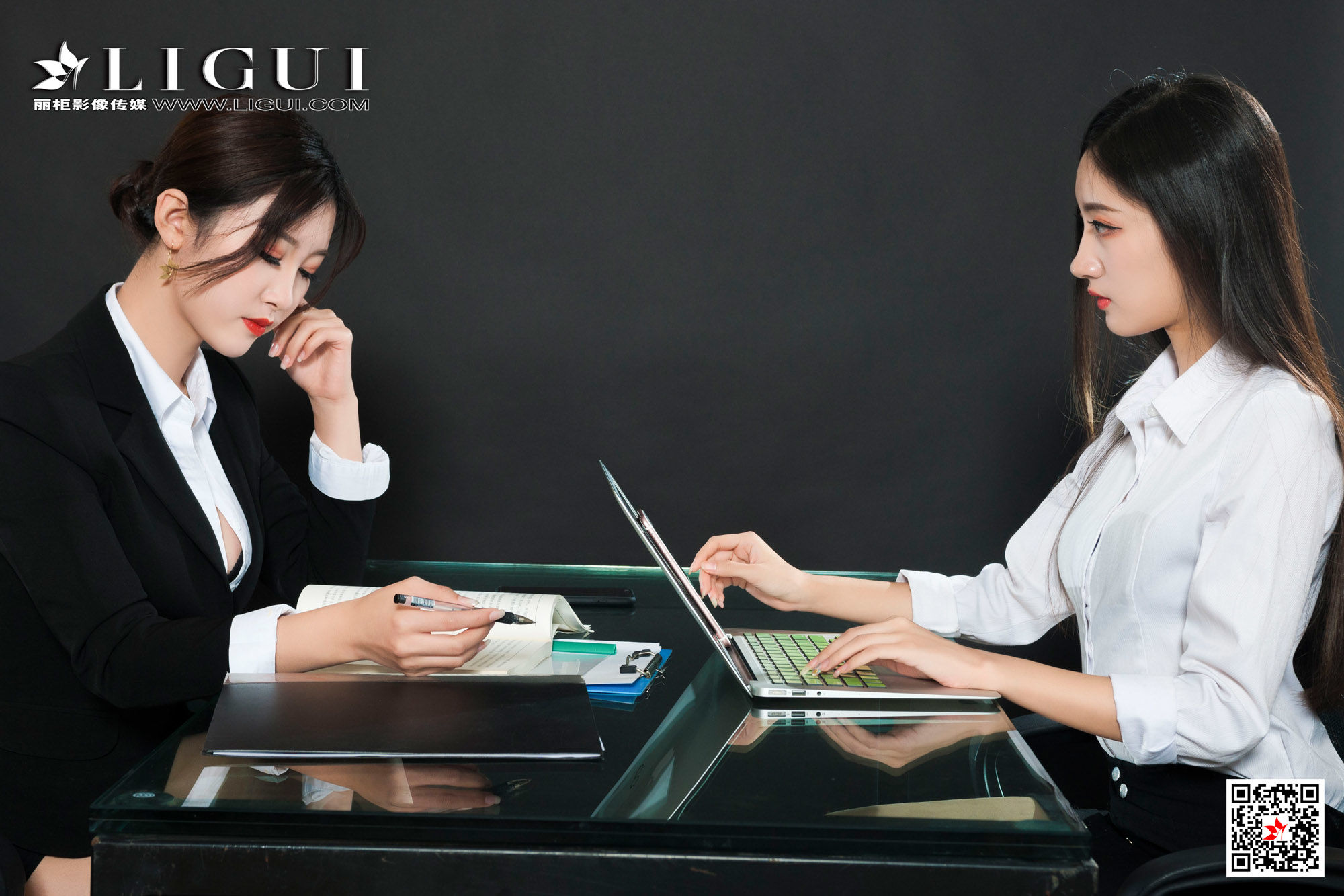 筱筱&amp;amp;王欣竹《OL丝足诱惑》 [丽柜Ligui] 写真集第17张