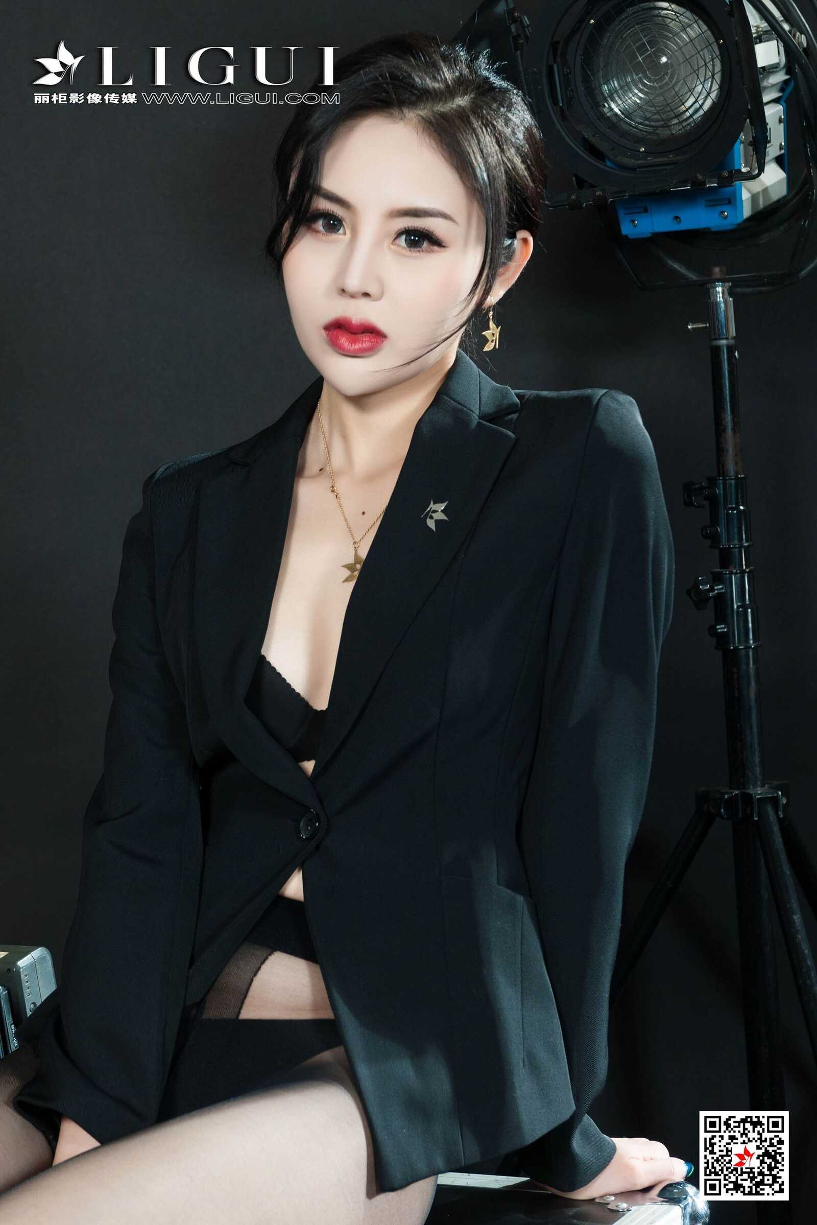 腿模凉儿《黑丝OL》 [丽柜Ligui] 网络丽人 写真集第5张