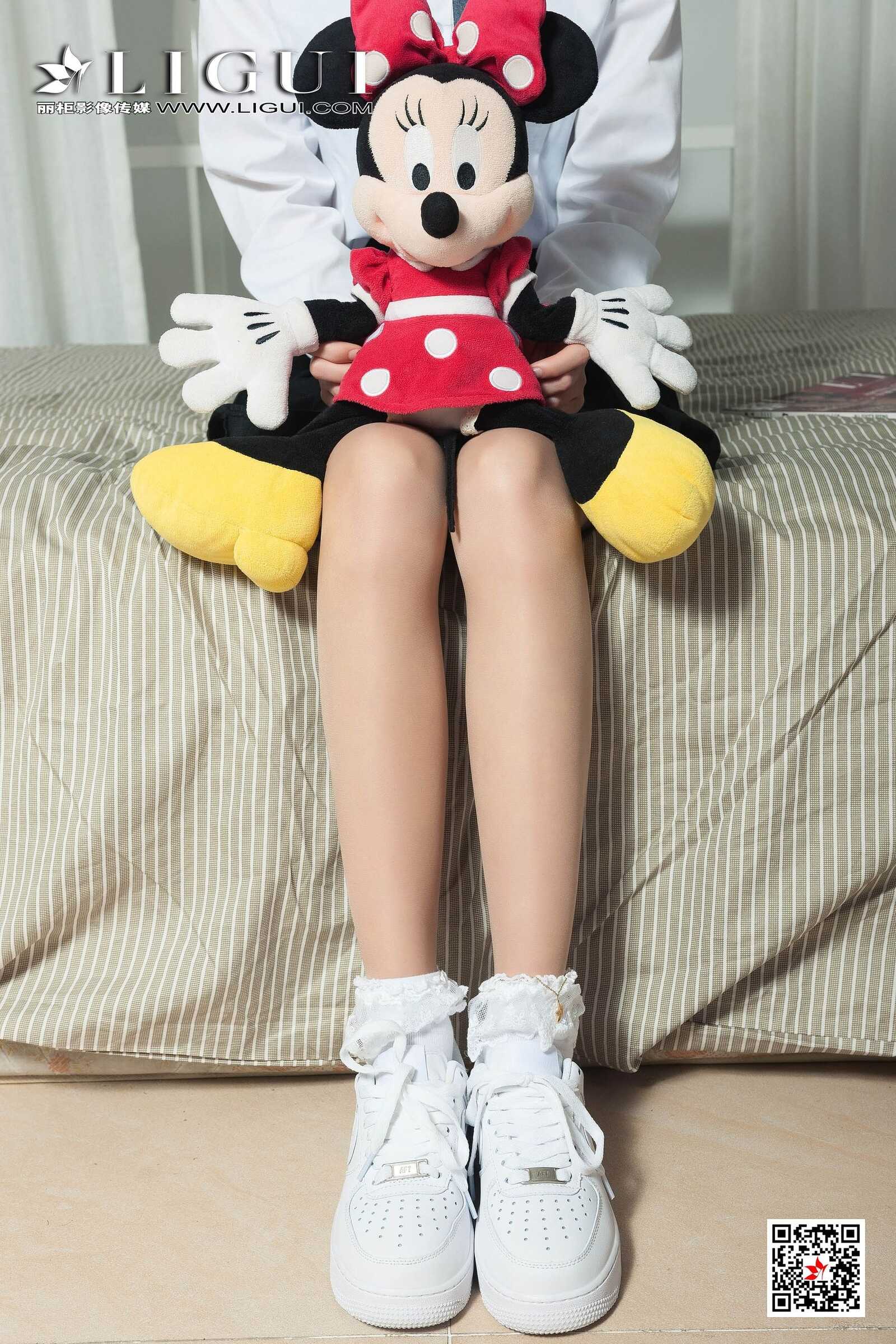 鱼妹《短筒袜玉足》[丽柜Ligui] 网络丽人 写真集第7张