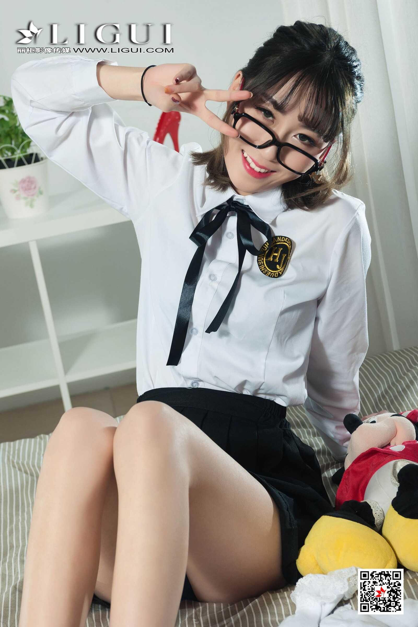 鱼妹《短筒袜玉足》[丽柜Ligui] 网络丽人 写真集第5张