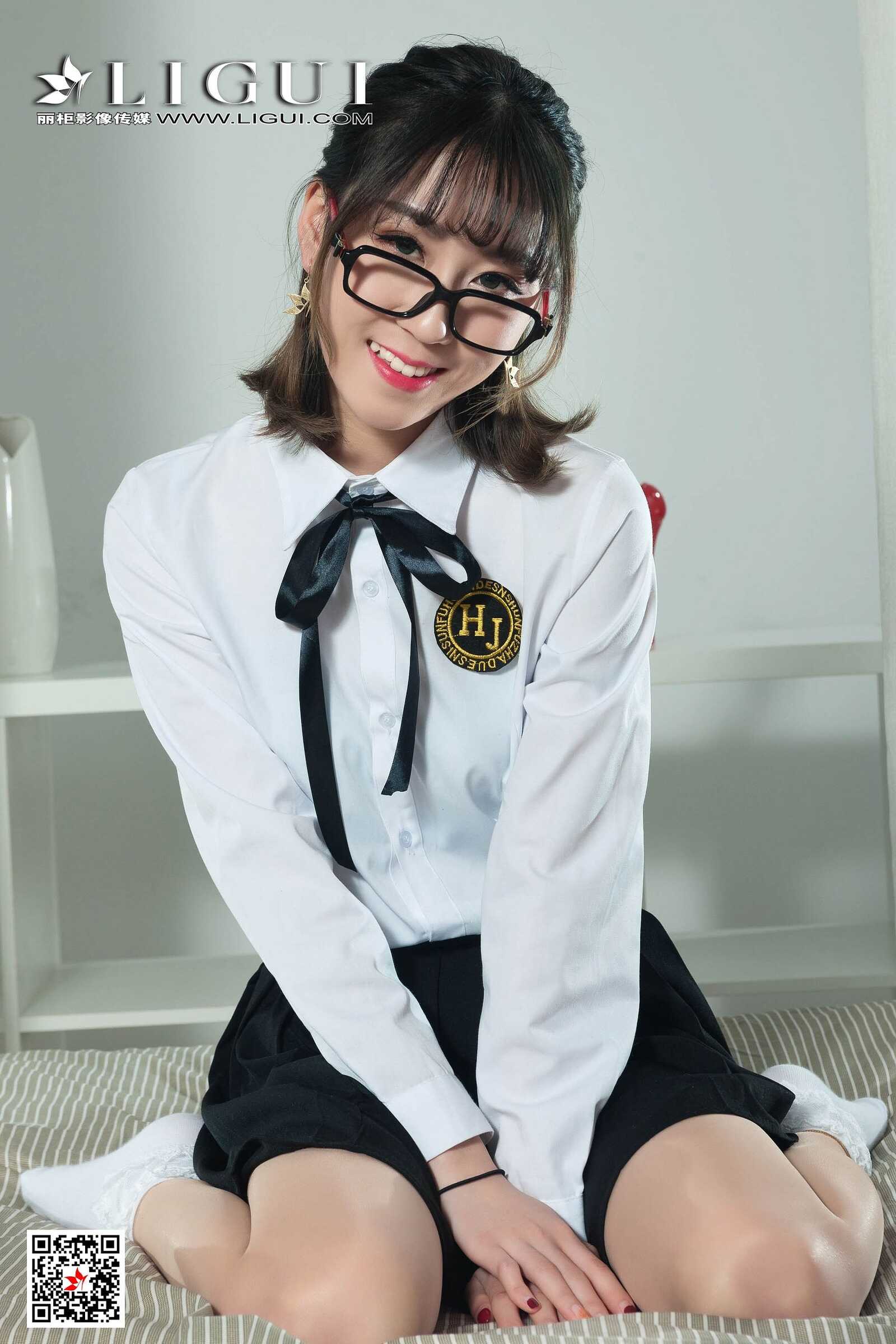 鱼妹《短筒袜玉足》[丽柜Ligui] 网络丽人 写真集第3张