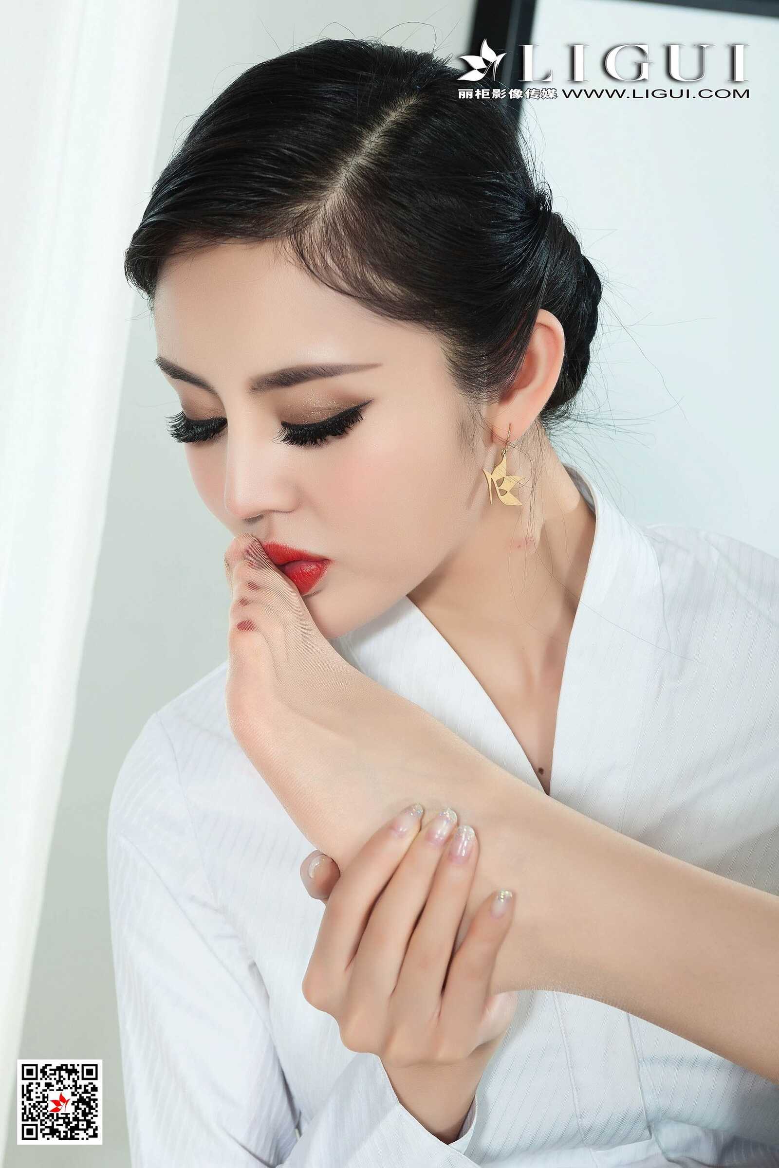 凉儿&amp;amp;兔子《办公室拉拉诱惑》 [丽柜Ligui] 网络第16张