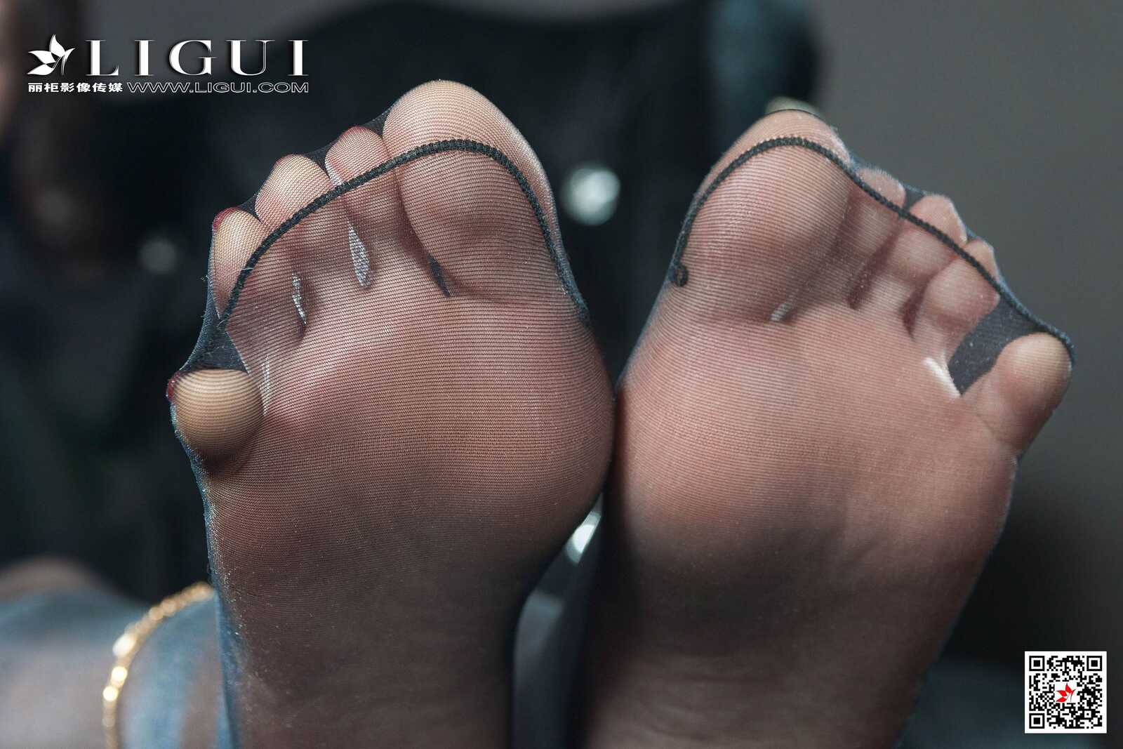 腿模Lala《黑丝玉足OL》 [丽柜Ligui]写真集第4张