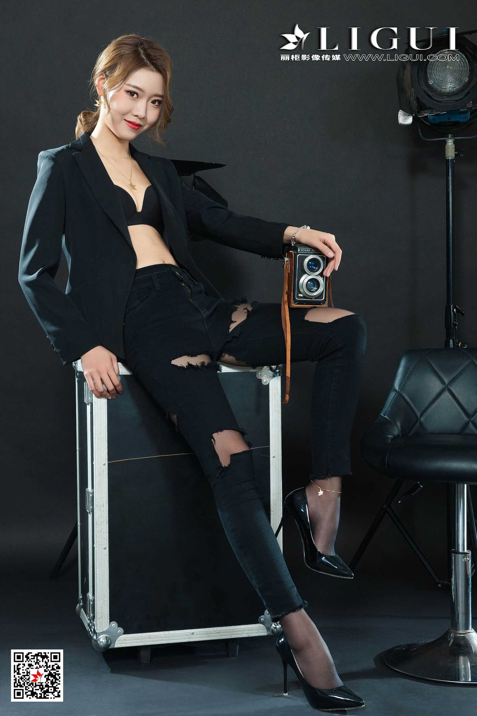钟情《破洞牛仔黑丝OL》 [丽柜Ligui] 写真集第14张