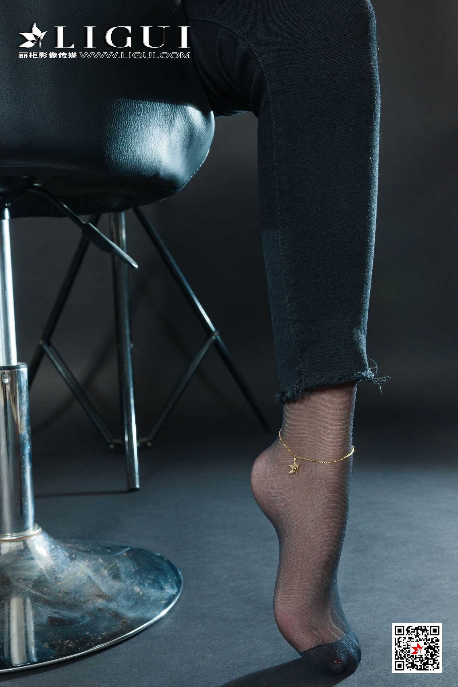 钟情《破洞牛仔黑丝OL》 [丽柜Ligui] 写真集第12张