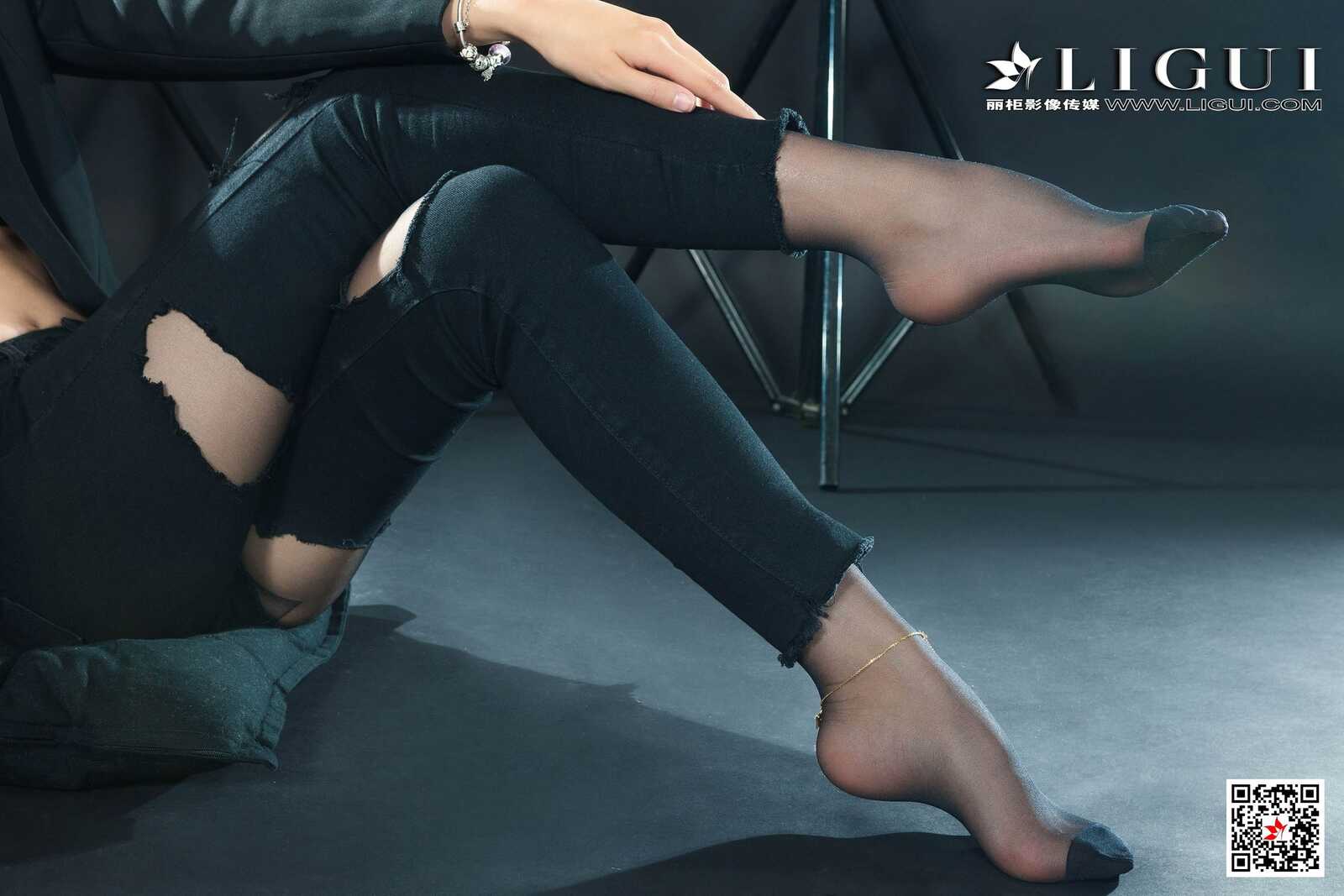 钟情《破洞牛仔黑丝OL》 [丽柜Ligui] 写真集第2张