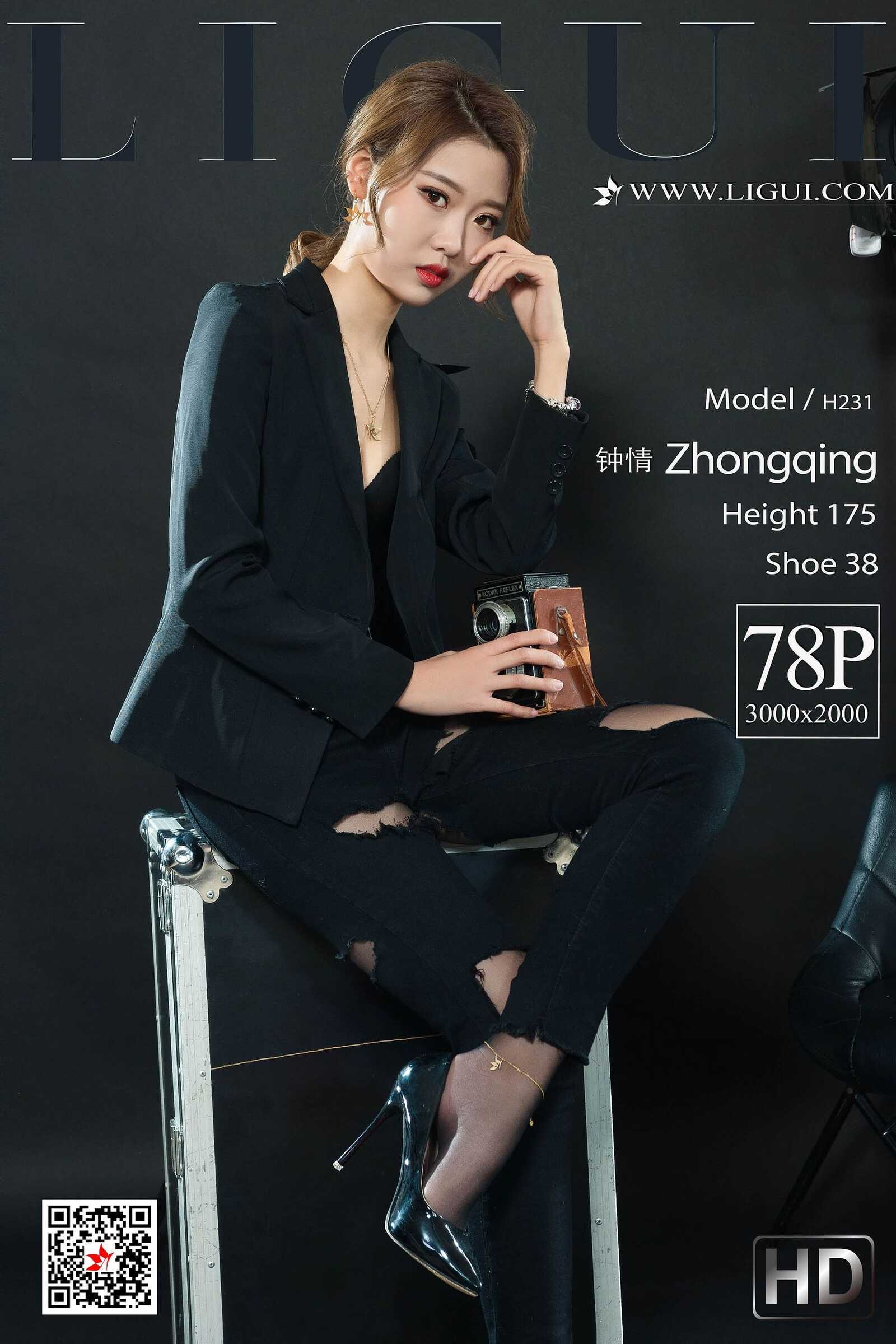 钟情《破洞牛仔黑丝OL》 [丽柜Ligui] 写真集第1张