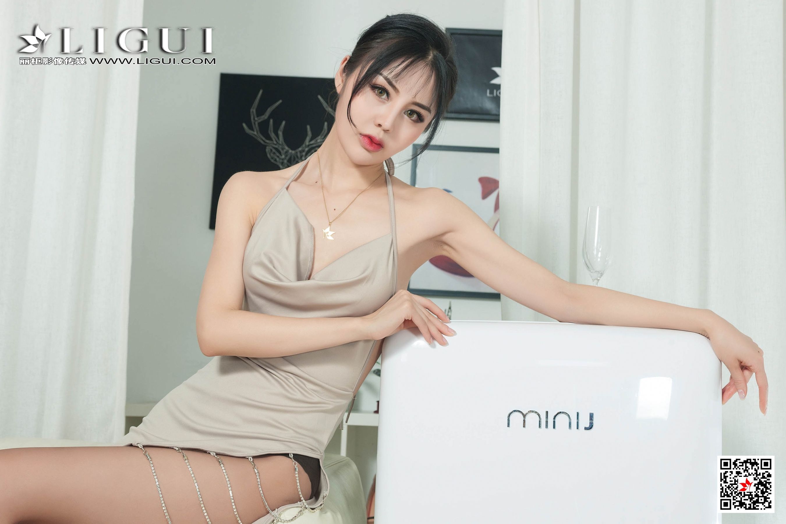 凉儿《黑丝贵美人》 [丽柜Ligui] 写真集第4张