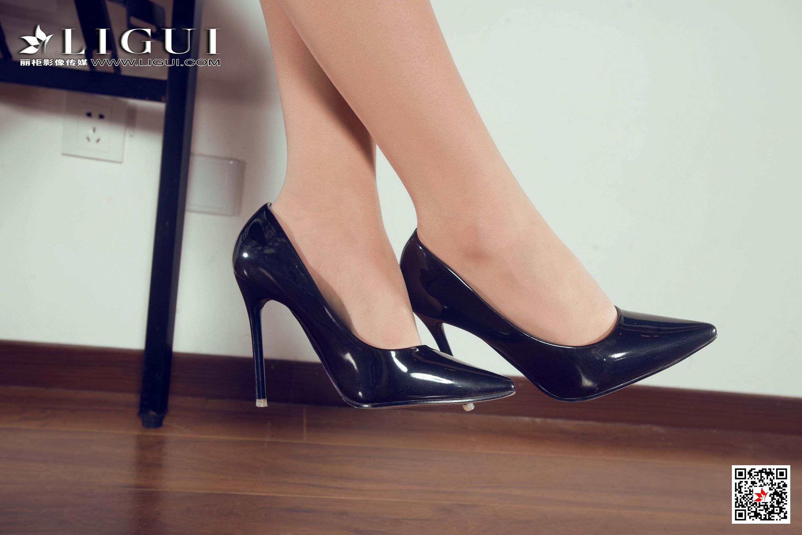 腿模ALAN《教室丝足高跟》 [丽柜Ligui] 写真集第3张