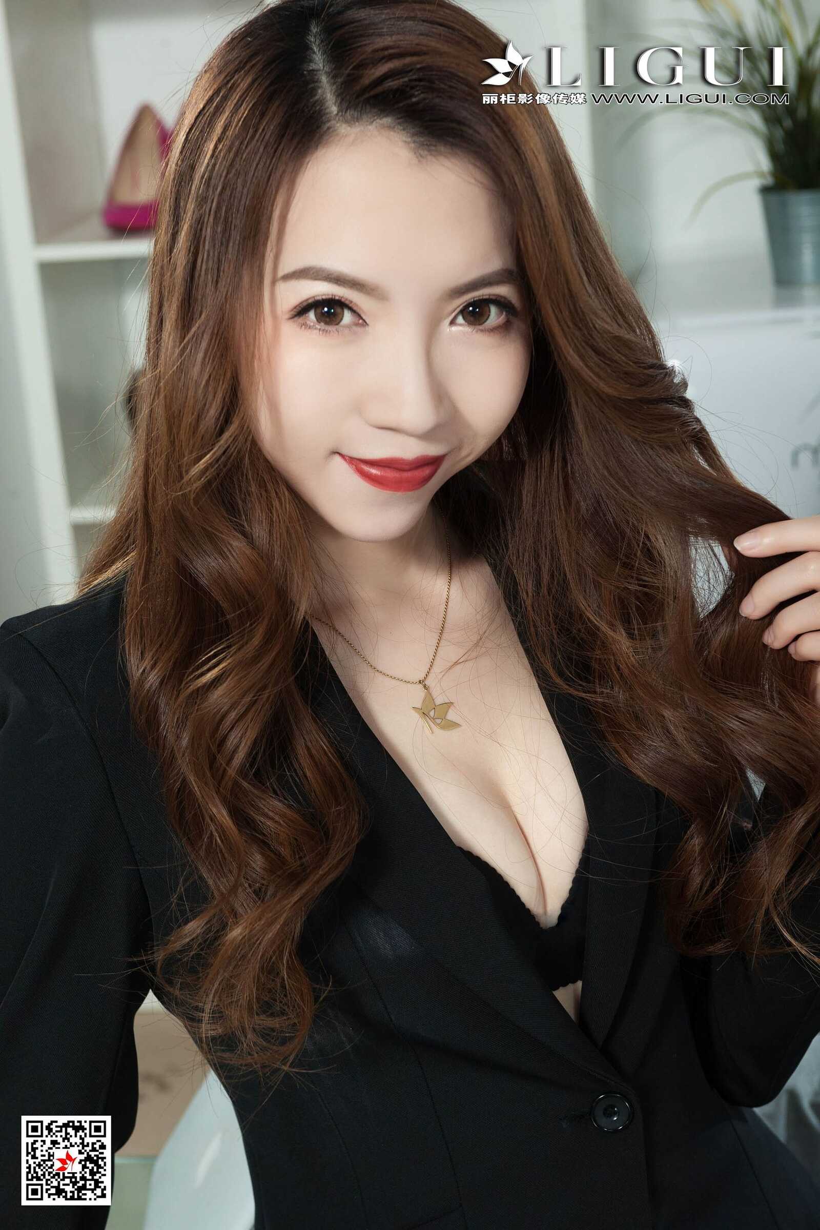 高熊《长腿OL肉丝袜丝足美脚》 [丽柜Ligui] 写真集第13张