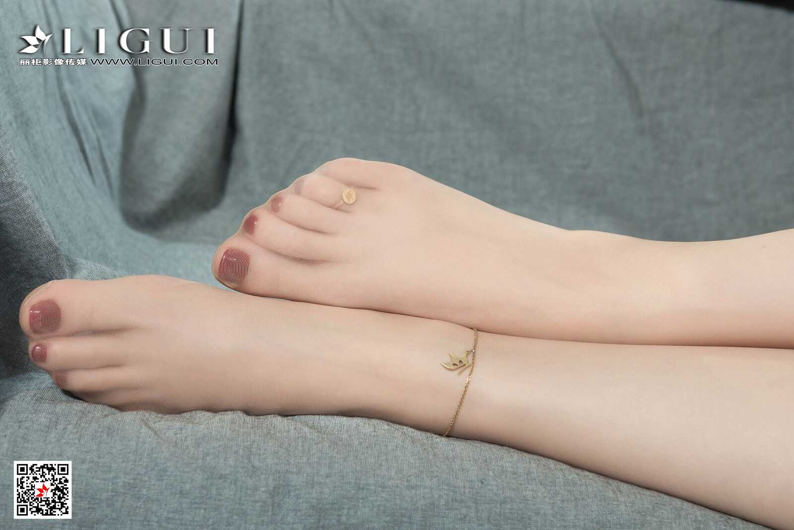 高熊《长腿OL肉丝袜丝足美脚》 [丽柜Ligui] 写真集第1张