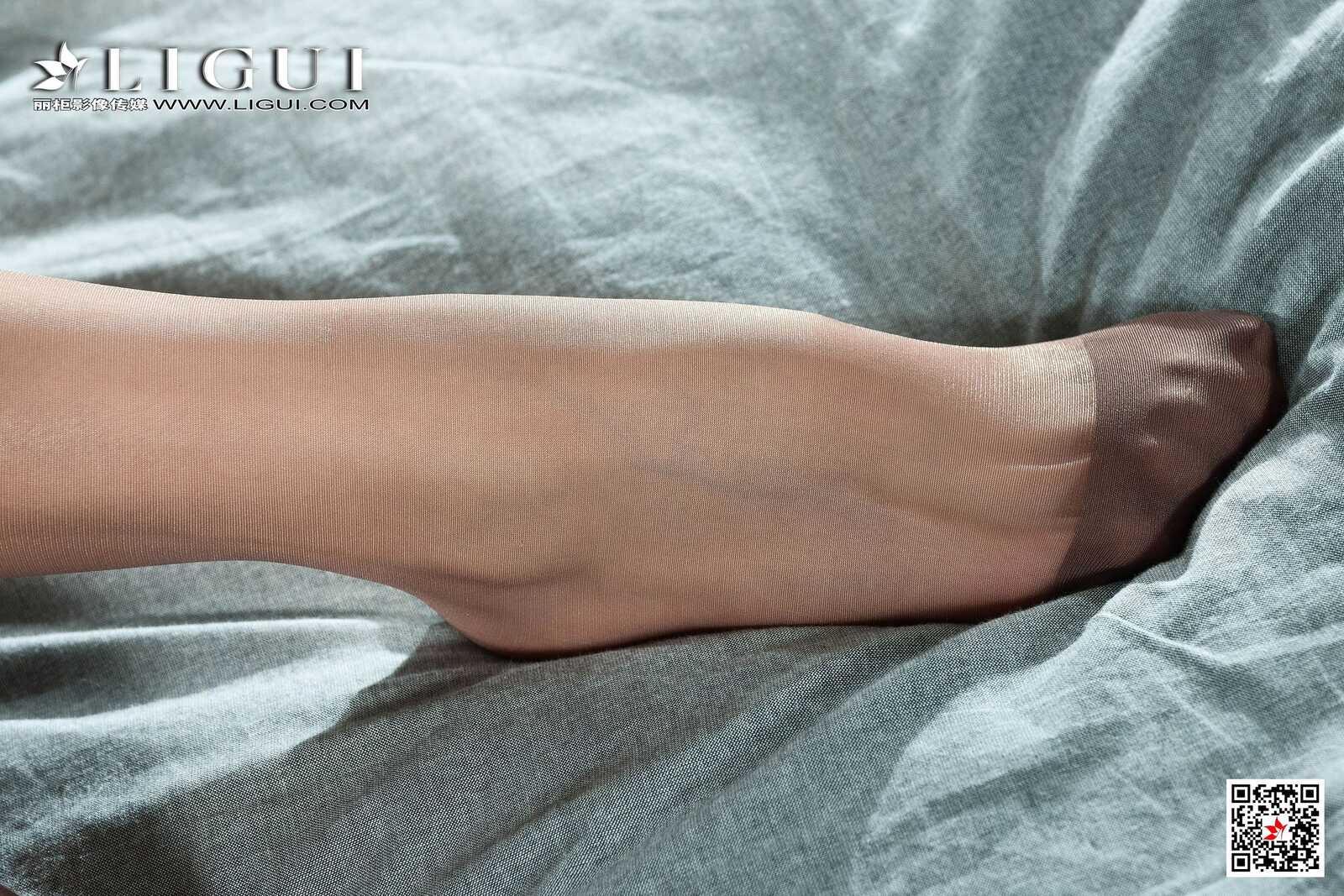 钟情《白衬衫灰丝女神》 [丽柜Ligui] 写真集第14张