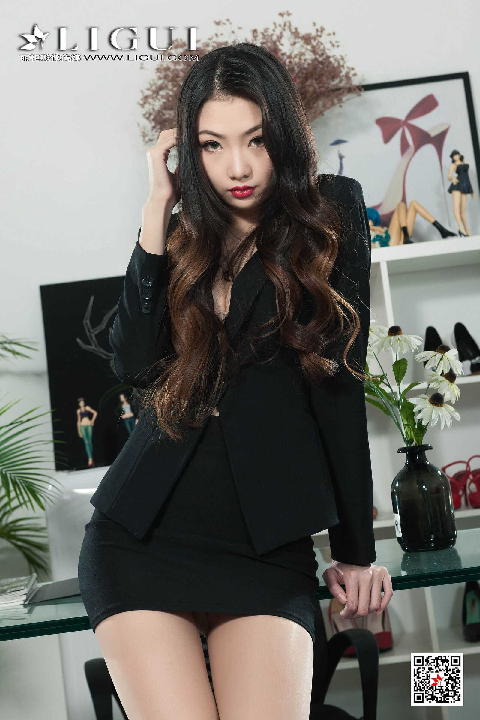 腿模鸭鸭《OL美腿丝足》 [丽柜Ligui] 写真集第14张