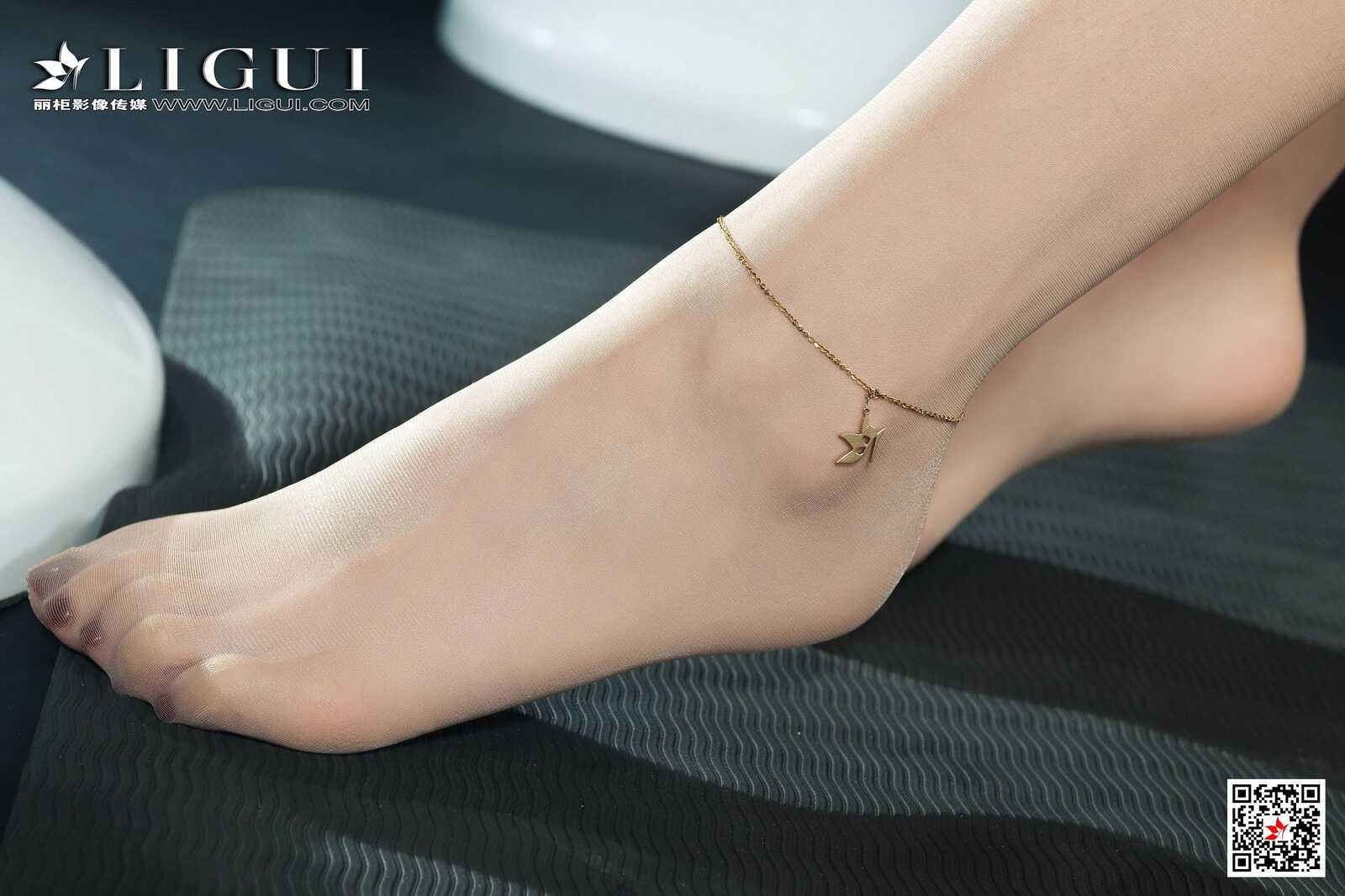 腿模Xilly《健身丝足》 [丽柜Ligui] 写真集第5张