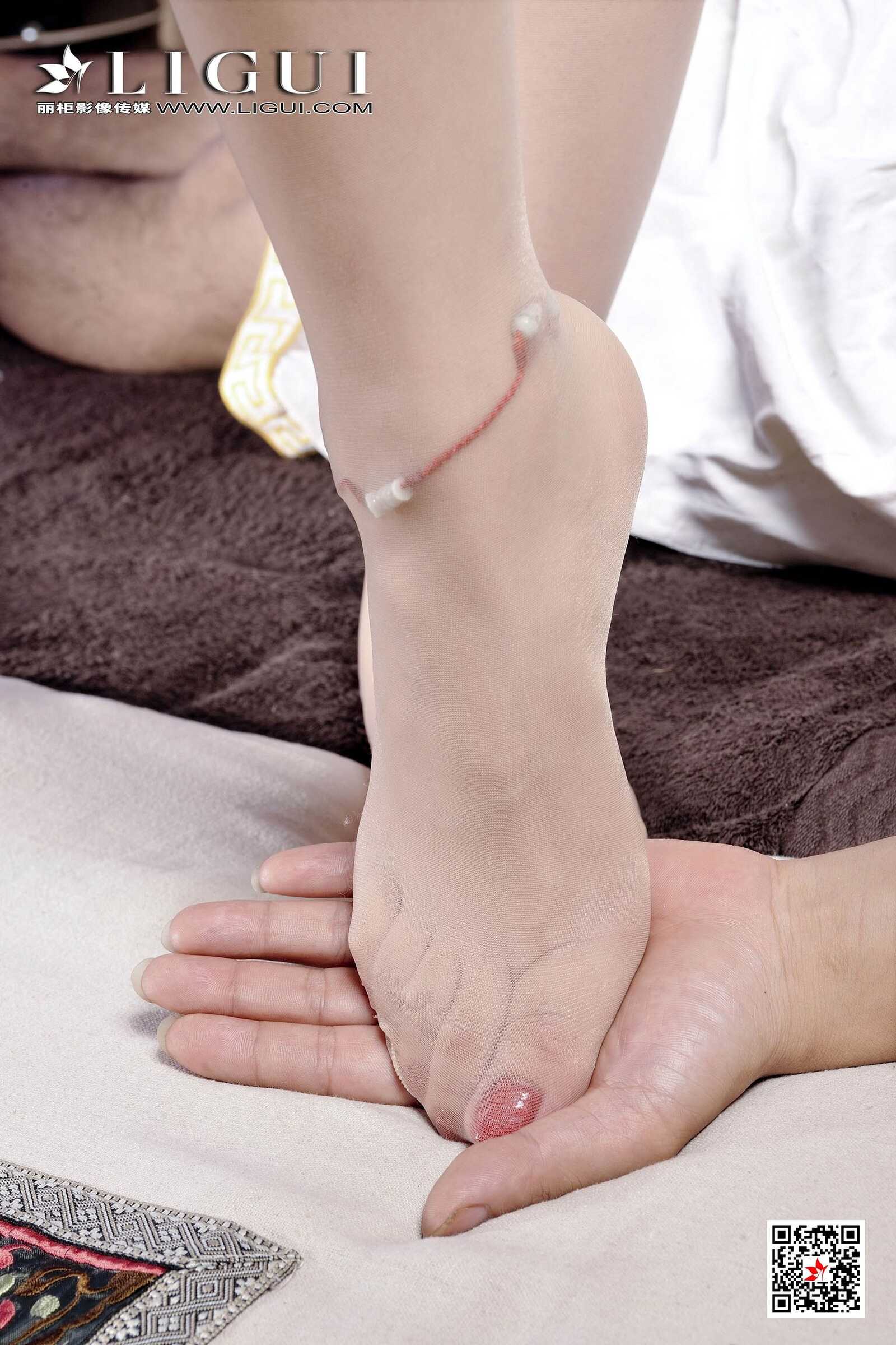 足模凌凌《丝足踩背》 [丽柜Ligui] 写真集第15张
