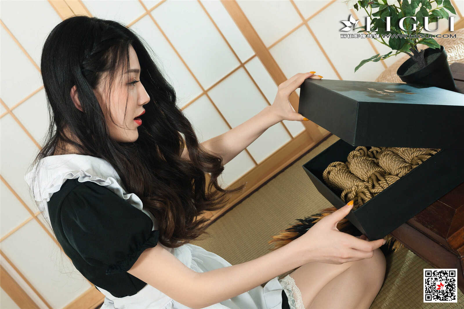 腿模甜甜《女仆绳艺丝足》 [丽柜美束Ligui] 写真第12张