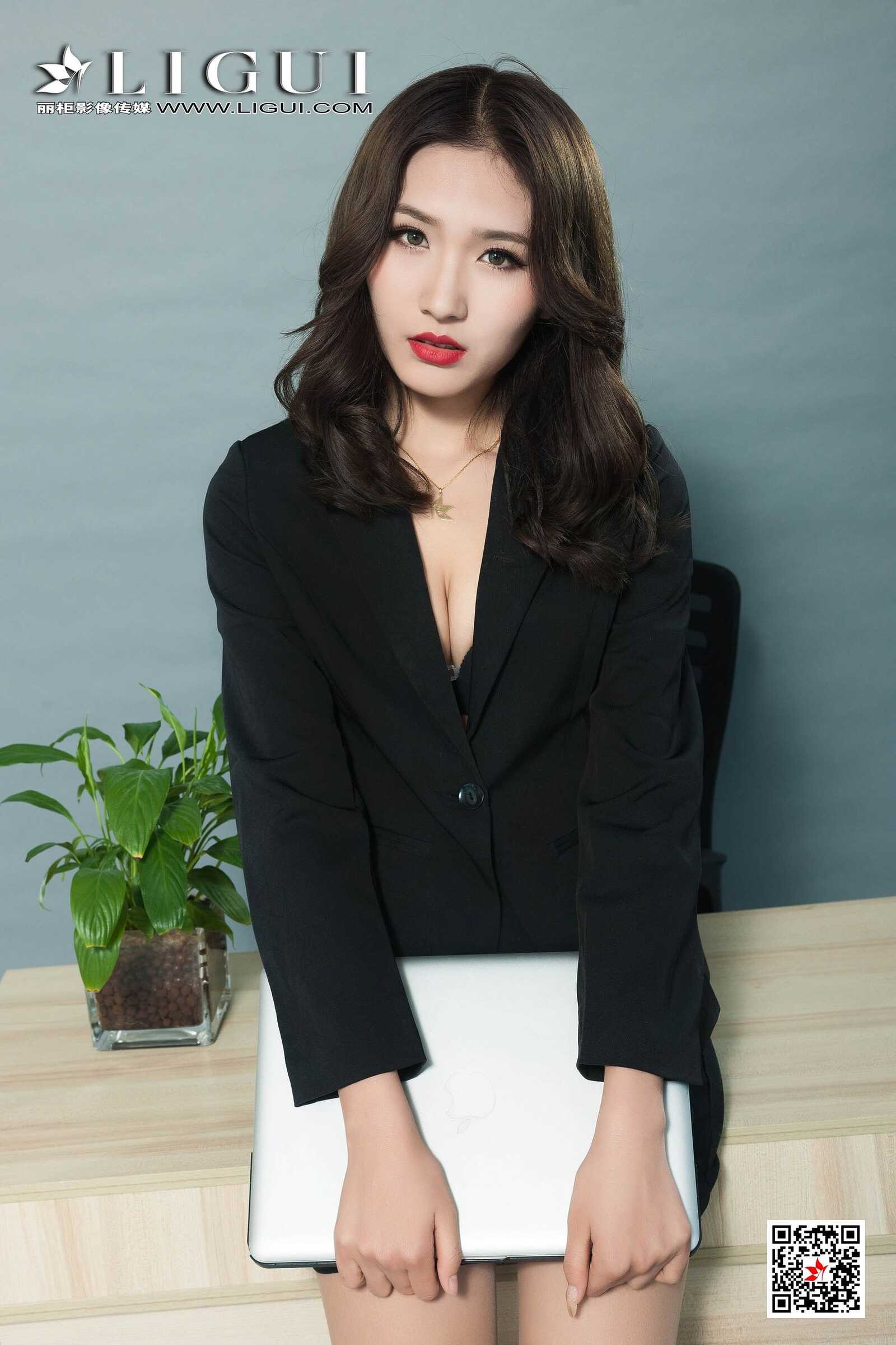 腿模星星《肉丝Ol高跟女郎》 [丽柜Ligui] 写真集第9张