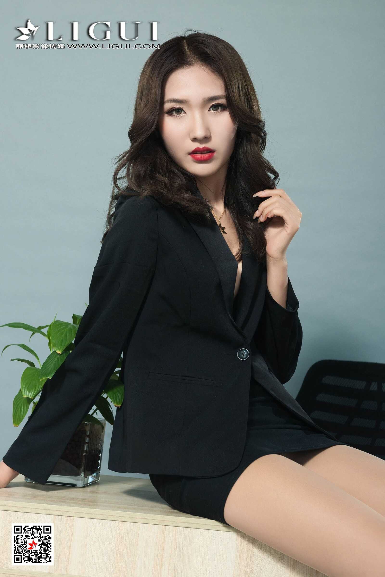 腿模星星《肉丝Ol高跟女郎》 [丽柜Ligui] 写真集第8张