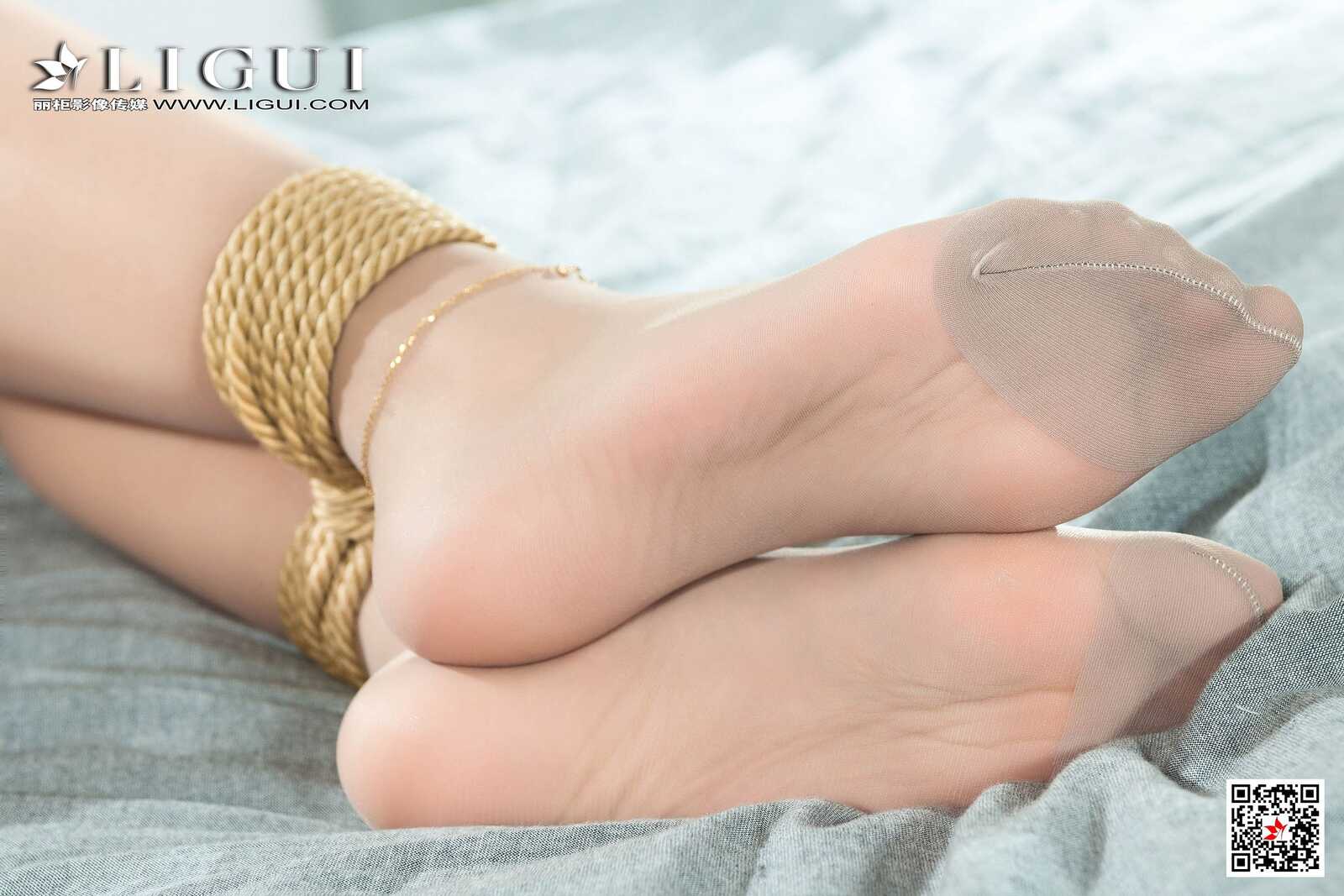 钟情《白衬衫丝足绳艺》 [丽柜美束Ligui] 写真集第8张