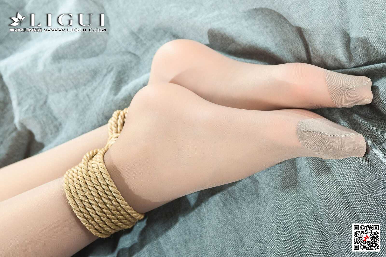 钟情《白衬衫丝足绳艺》 [丽柜美束Ligui] 写真集第2张