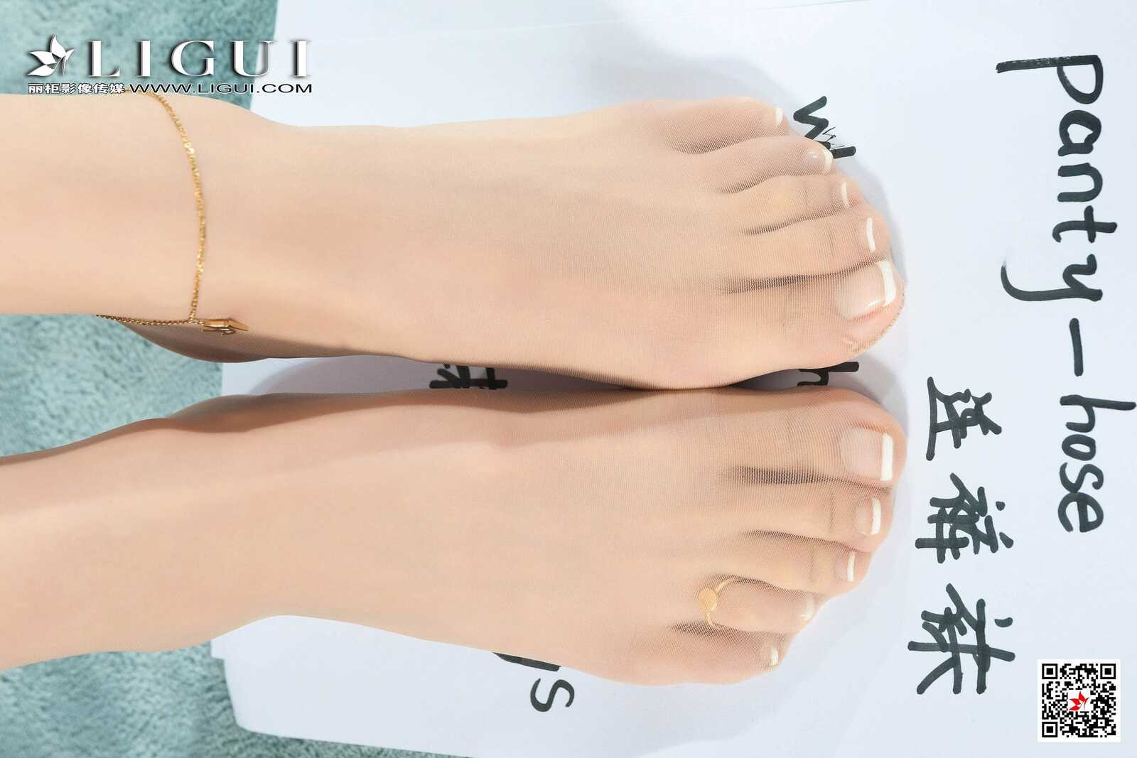 王炜炜《交作业》 [丽柜Ligui] 美腿丝足写真集第6张