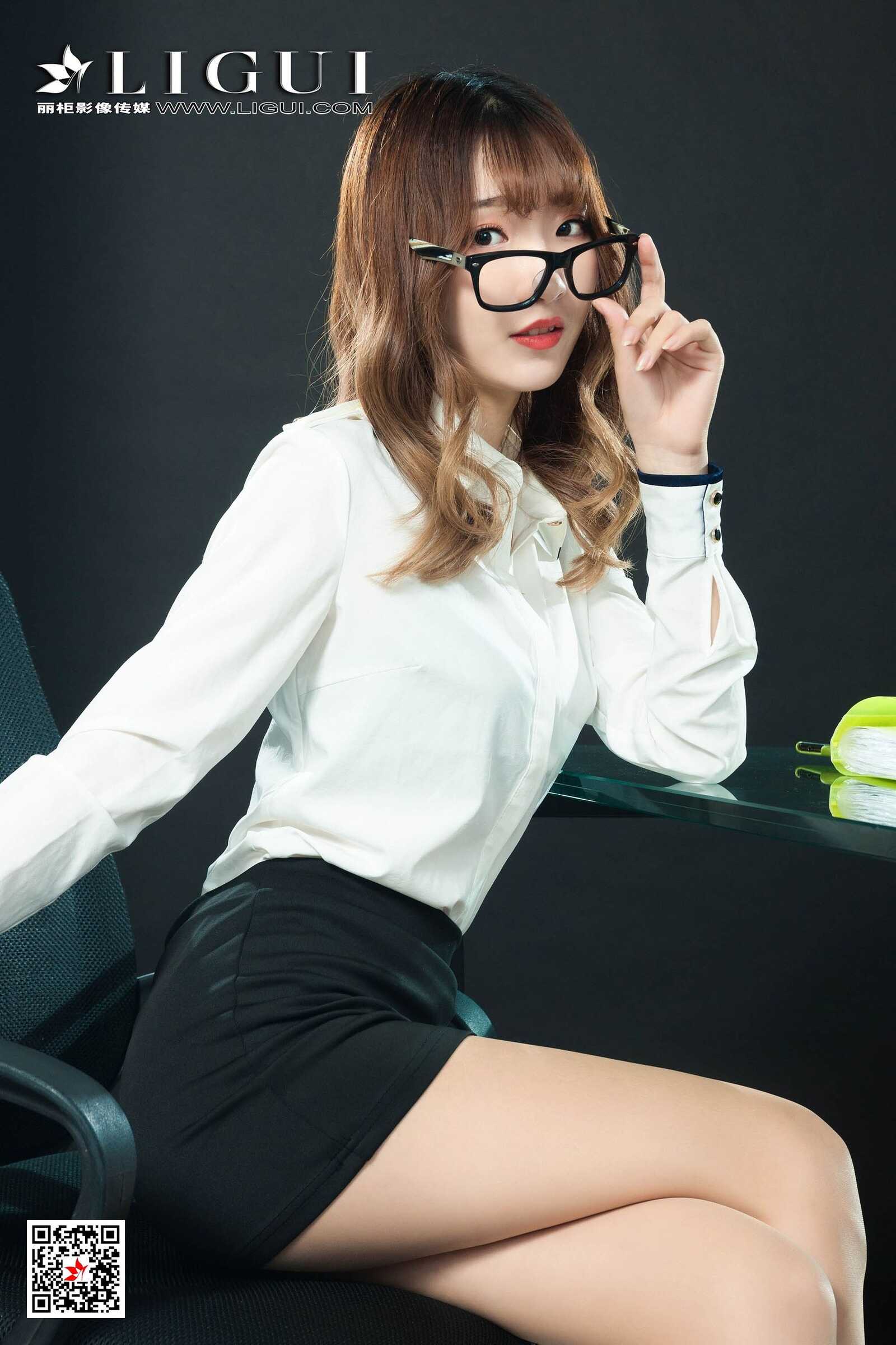 小然然《美腿OL小姐姐》 [丽柜Ligui] 丝足写真集第17张