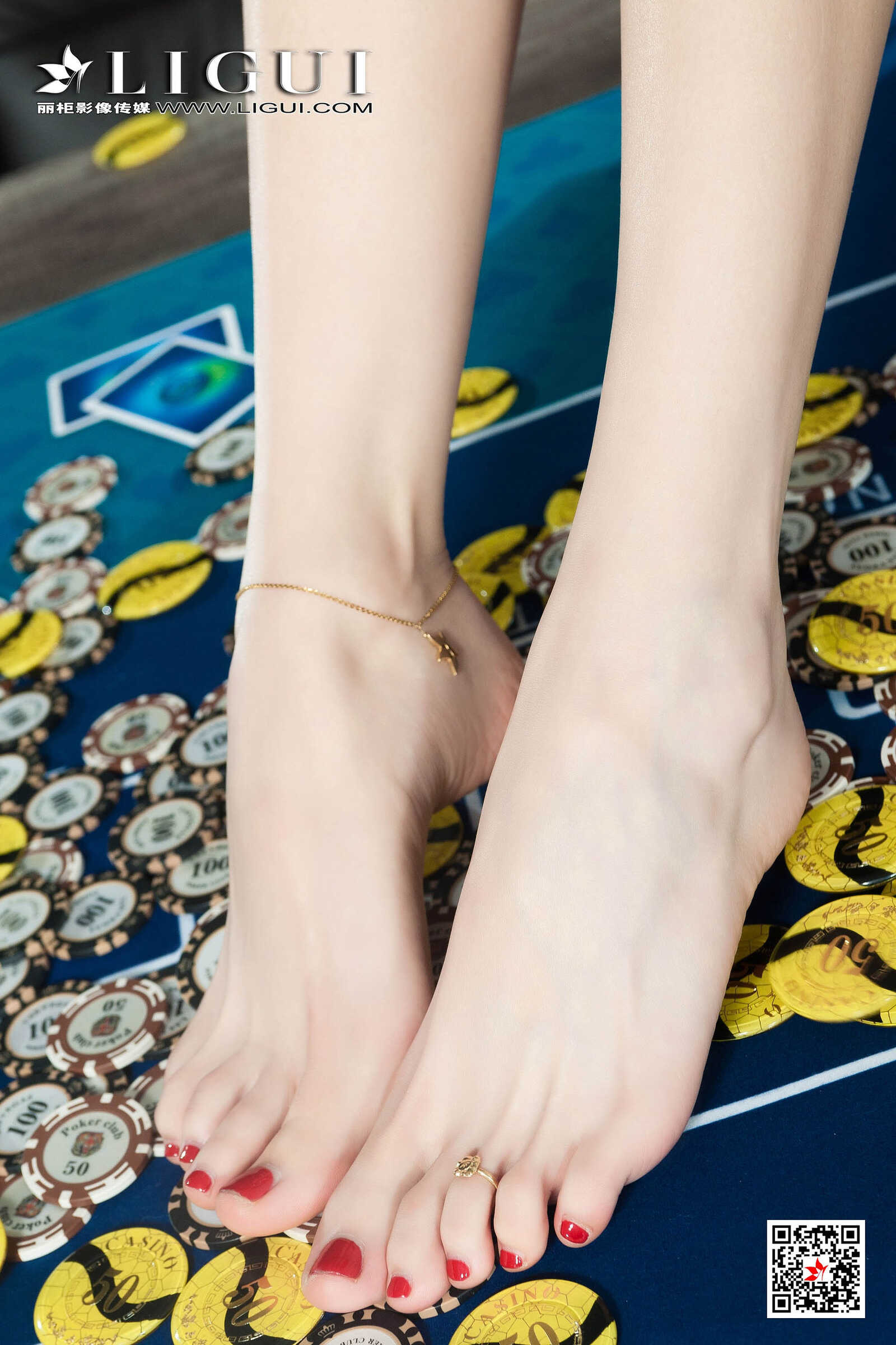 模特兔子《黑丝棋牌官》 [丽柜Ligui] 美腿丝足写第14张