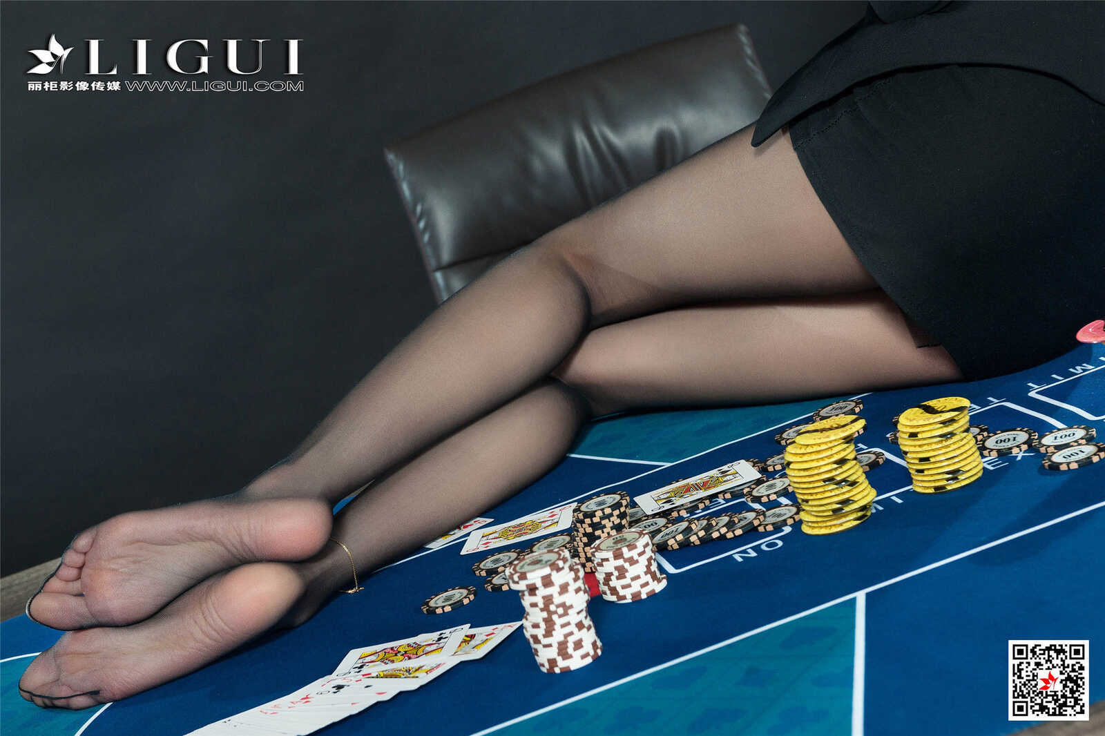 模特兔子《黑丝棋牌官》 [丽柜Ligui] 美腿丝足写第2张