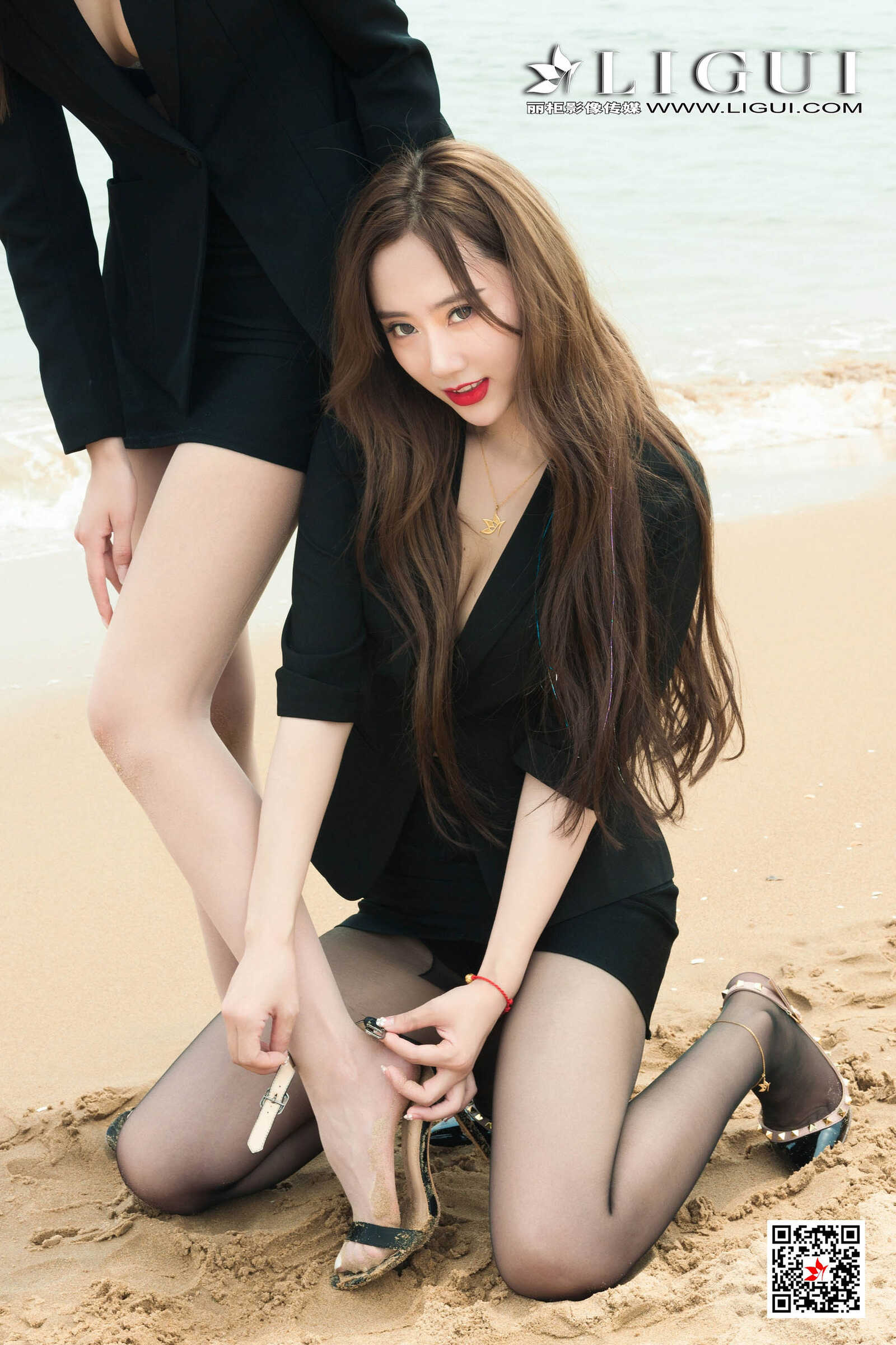 然然&amp;amp;凉儿《沙滩丝袜诱惑》 [丽柜Ligui] 美腿丝第13张